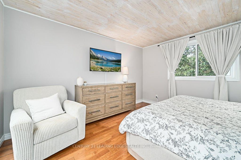 Photo 21 of 25 Eileen Drive, Barrie, Allandale Heights — HOMEH