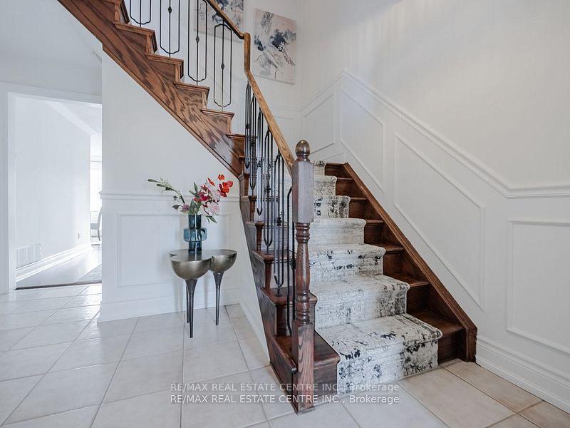 Photo 7 of 28 Huntley Court, Brampton, Heart Lake West — HOMEH
