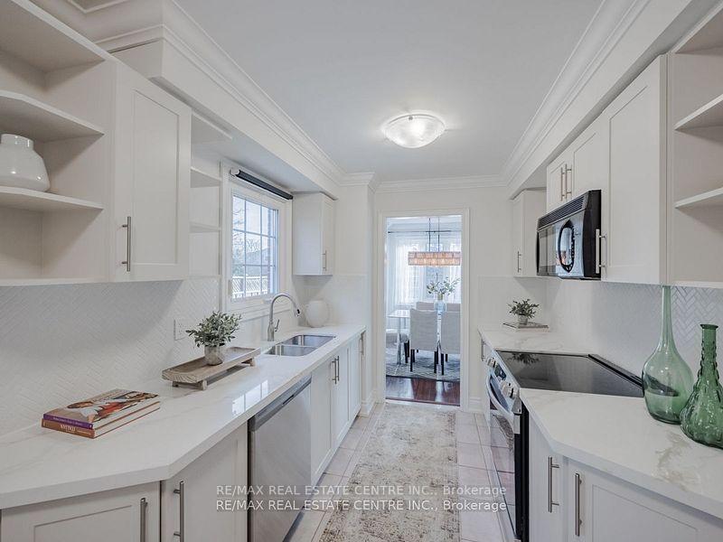 Photo 8 of 28 Huntley Court, Brampton, Heart Lake West — HOMEH