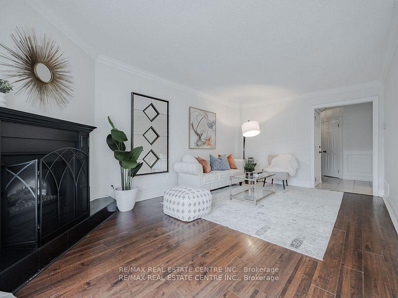 Photo 10 of 28 Huntley Court, Brampton, Heart Lake West — HOMEH