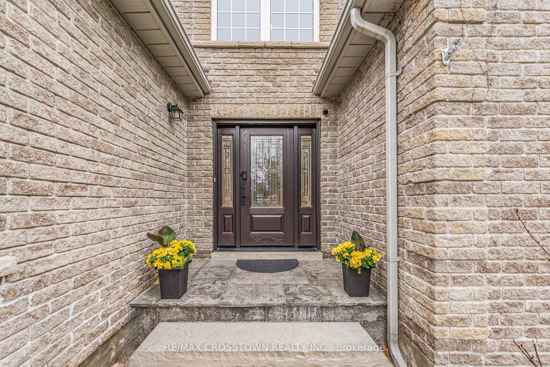 Photo 3 of 24 Windsor Crescent, Barrie, Innis-Shore — HOMEH