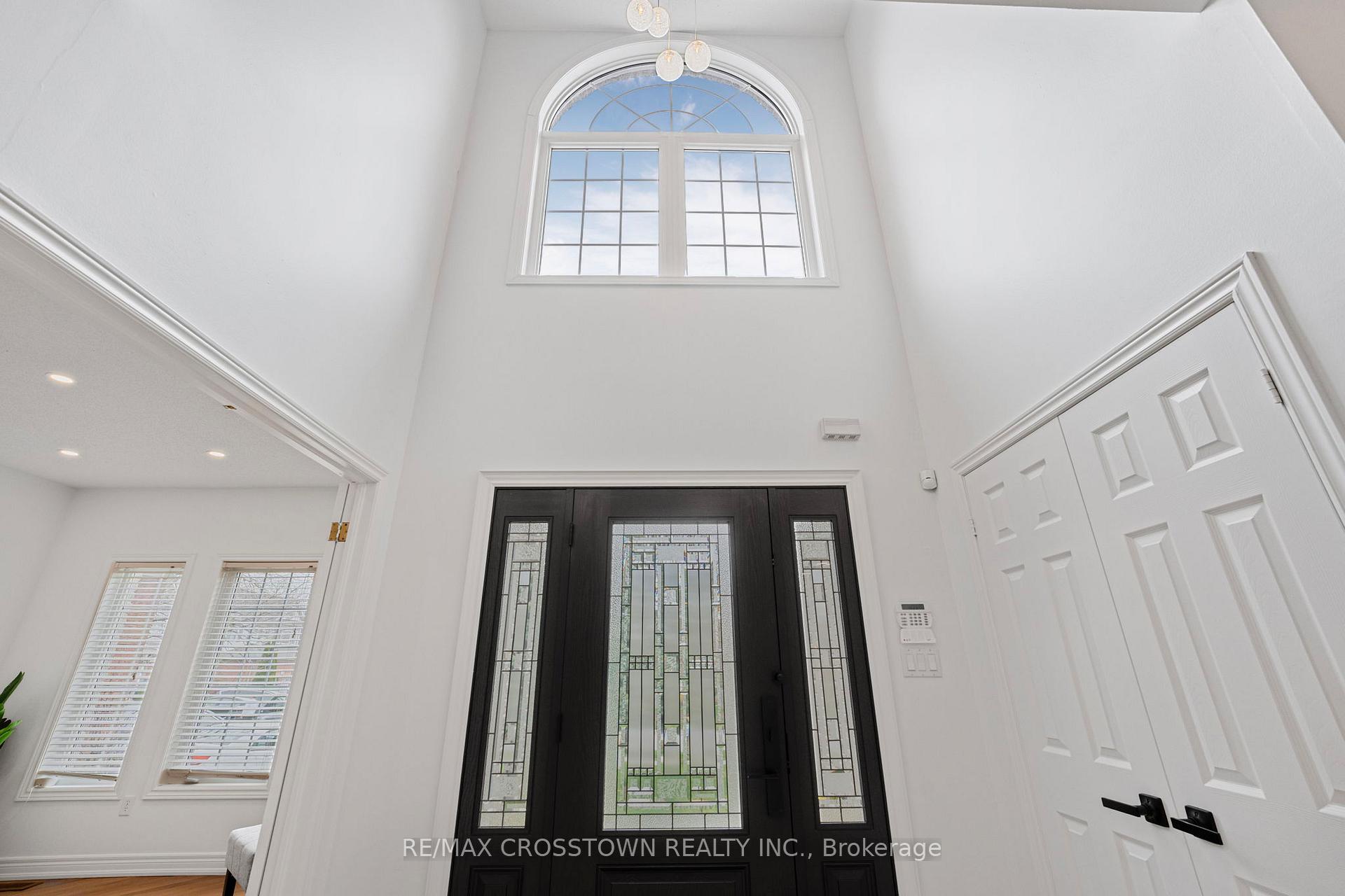 Photo 5 of 24 Windsor Crescent, Barrie, Innis-Shore — HOMEH