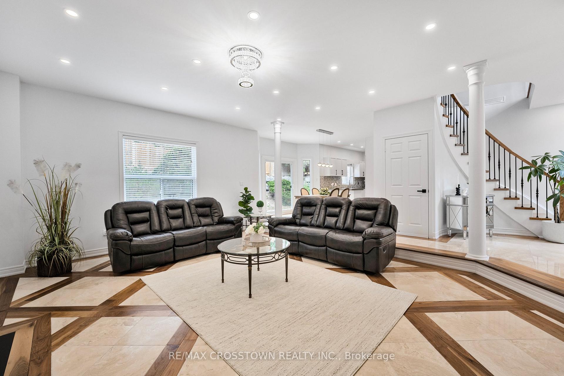 Photo 10 of 24 Windsor Crescent, Barrie, Innis-Shore — HOMEH