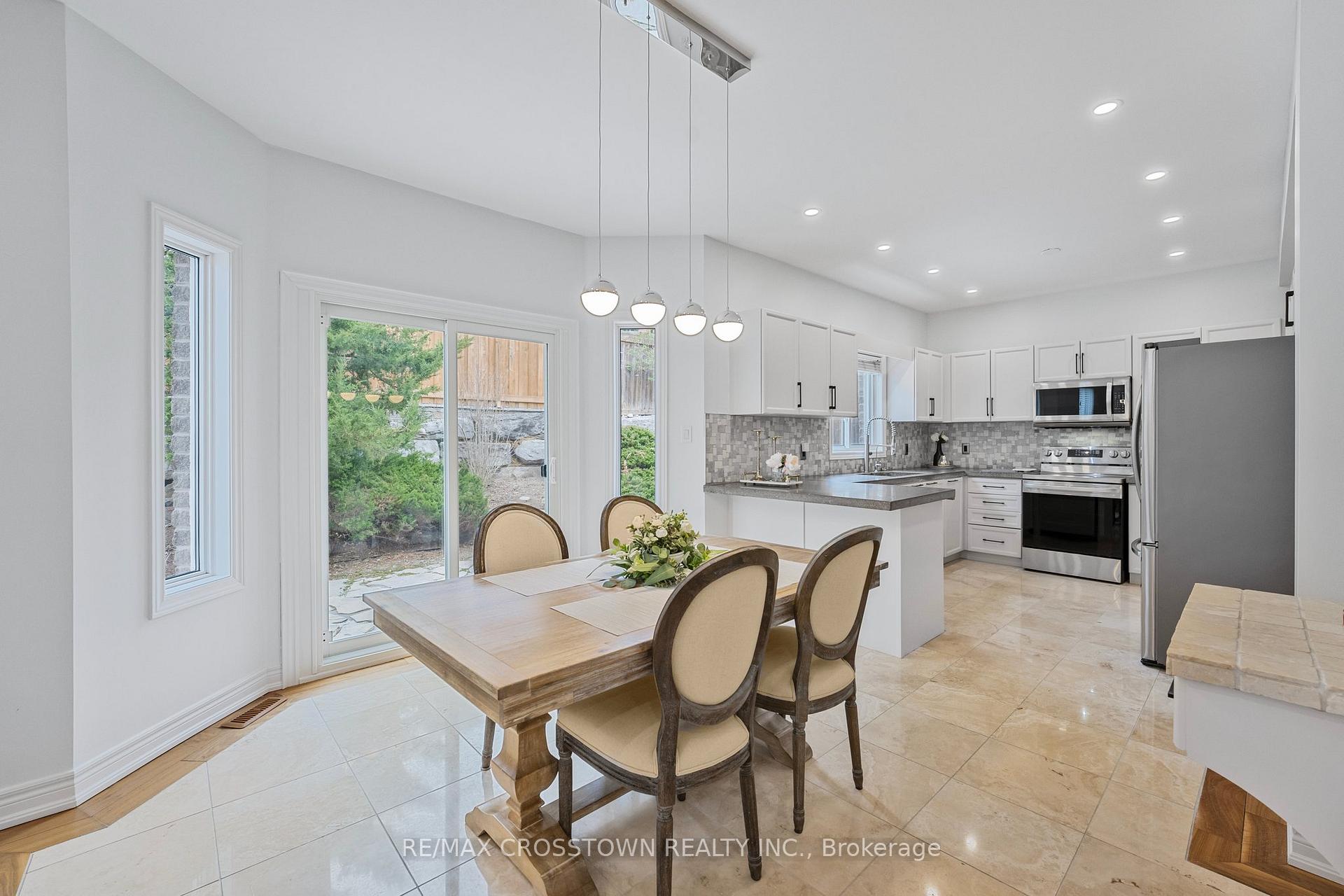 Photo 11 of 24 Windsor Crescent, Barrie, Innis-Shore — HOMEH