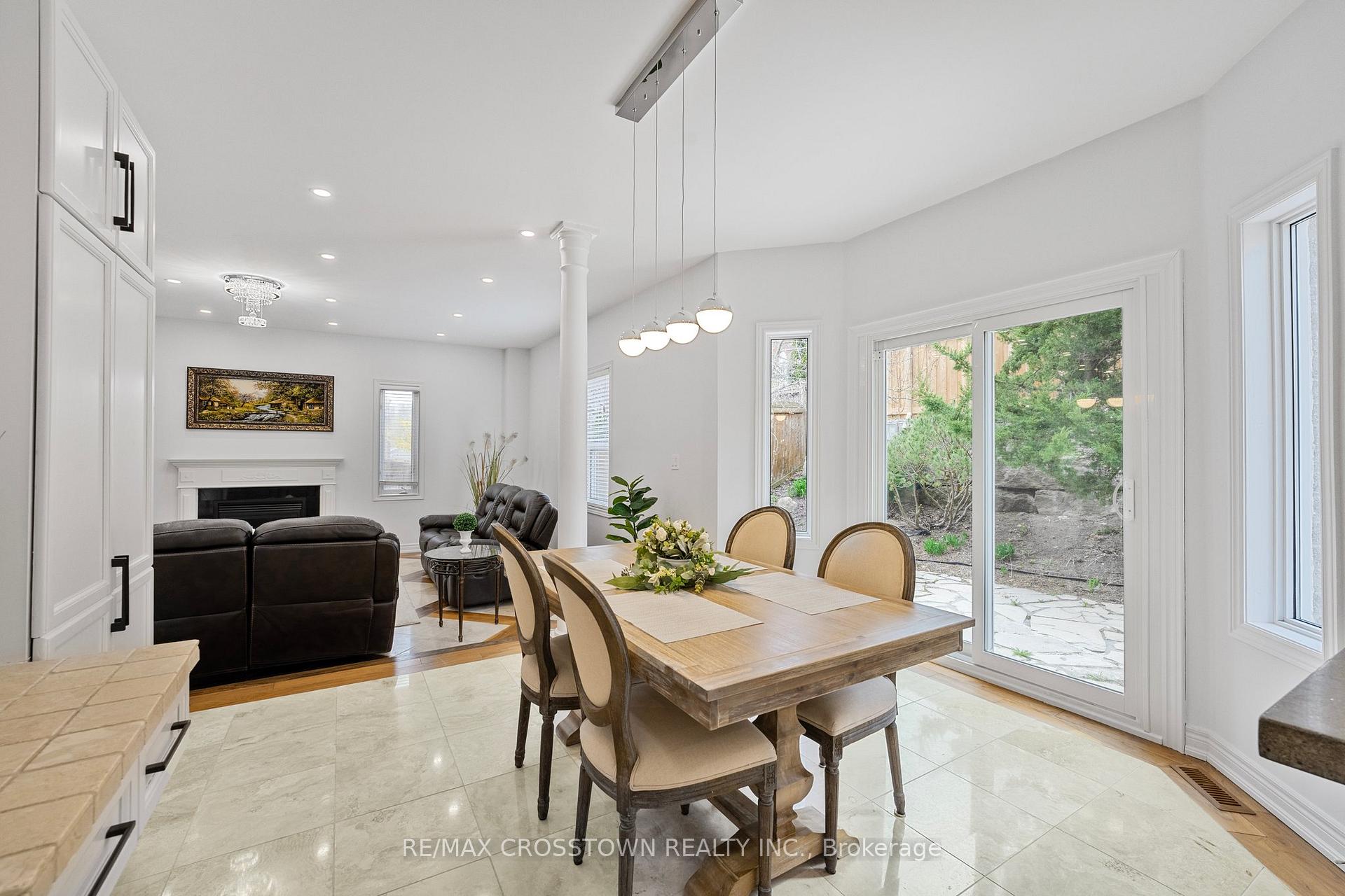 Photo 12 of 24 Windsor Crescent, Barrie, Innis-Shore — HOMEH