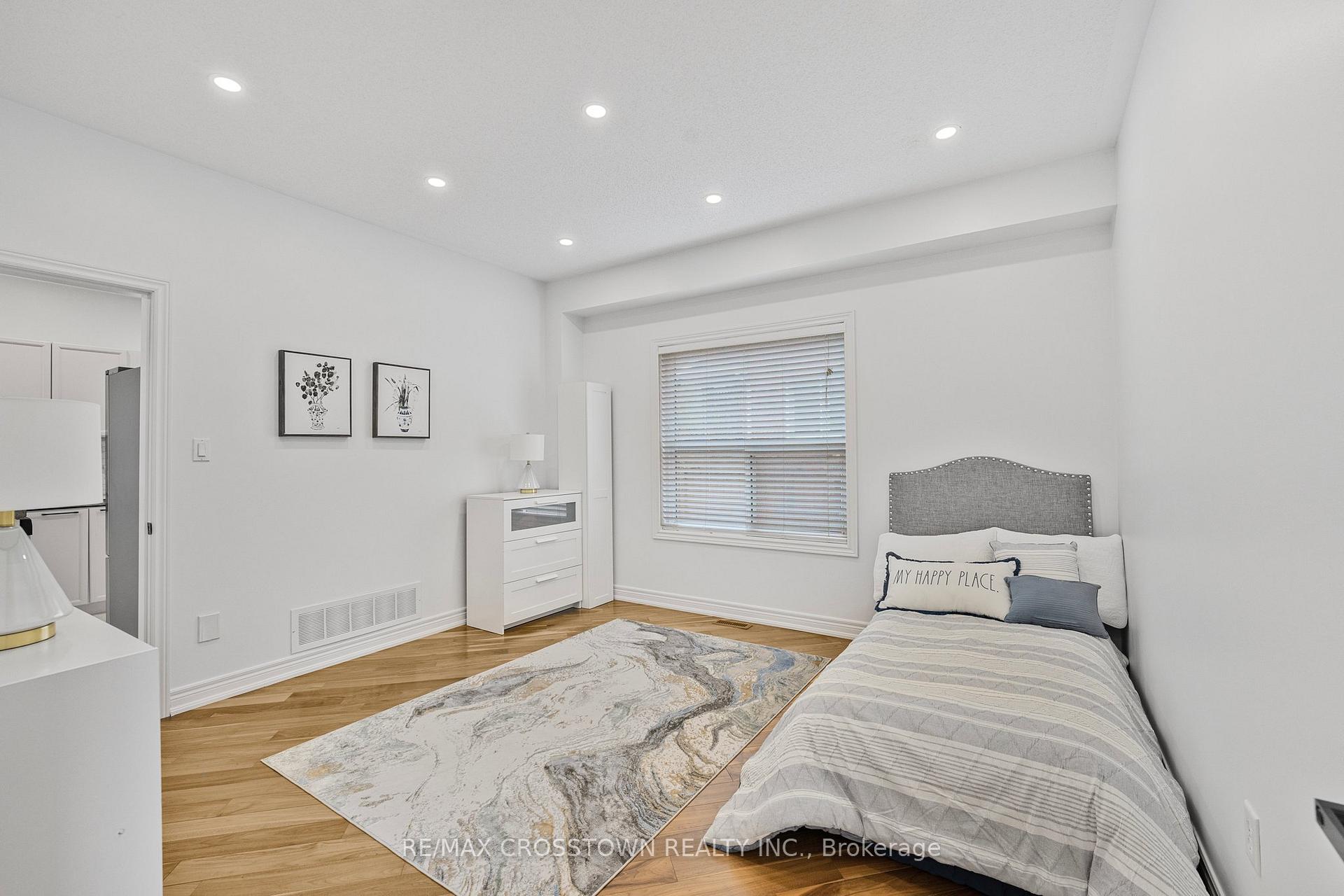 Photo 16 of 24 Windsor Crescent, Barrie, Innis-Shore — HOMEH