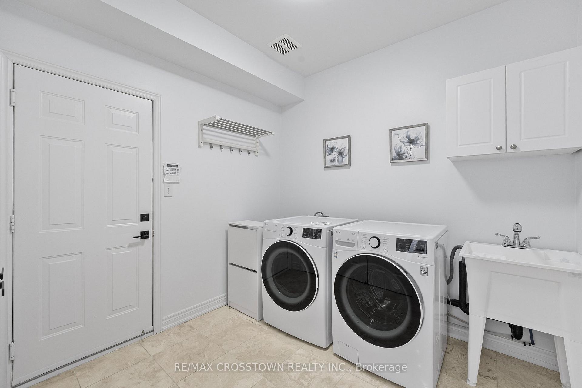 Photo 19 of 24 Windsor Crescent, Barrie, Innis-Shore — HOMEH