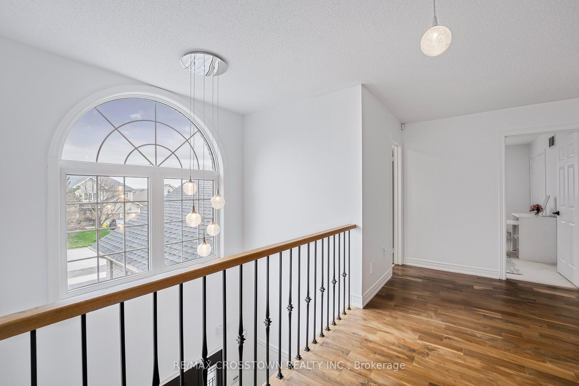 Photo 22 of 24 Windsor Crescent, Barrie, Innis-Shore — HOMEH