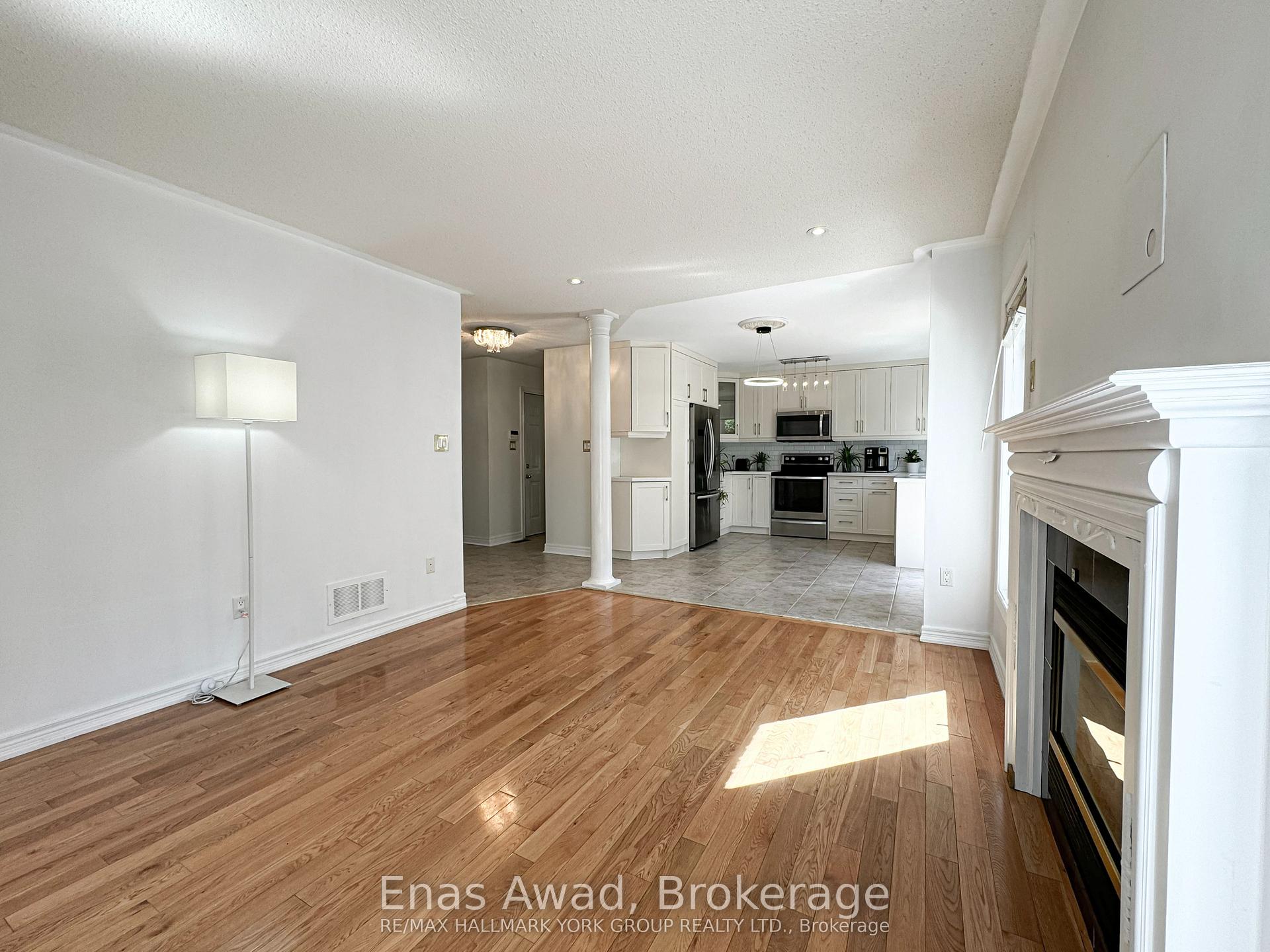 Photo 10 of 11 Kirkvalley Crescent, Aurora, Bayview Wellington — HOMEH