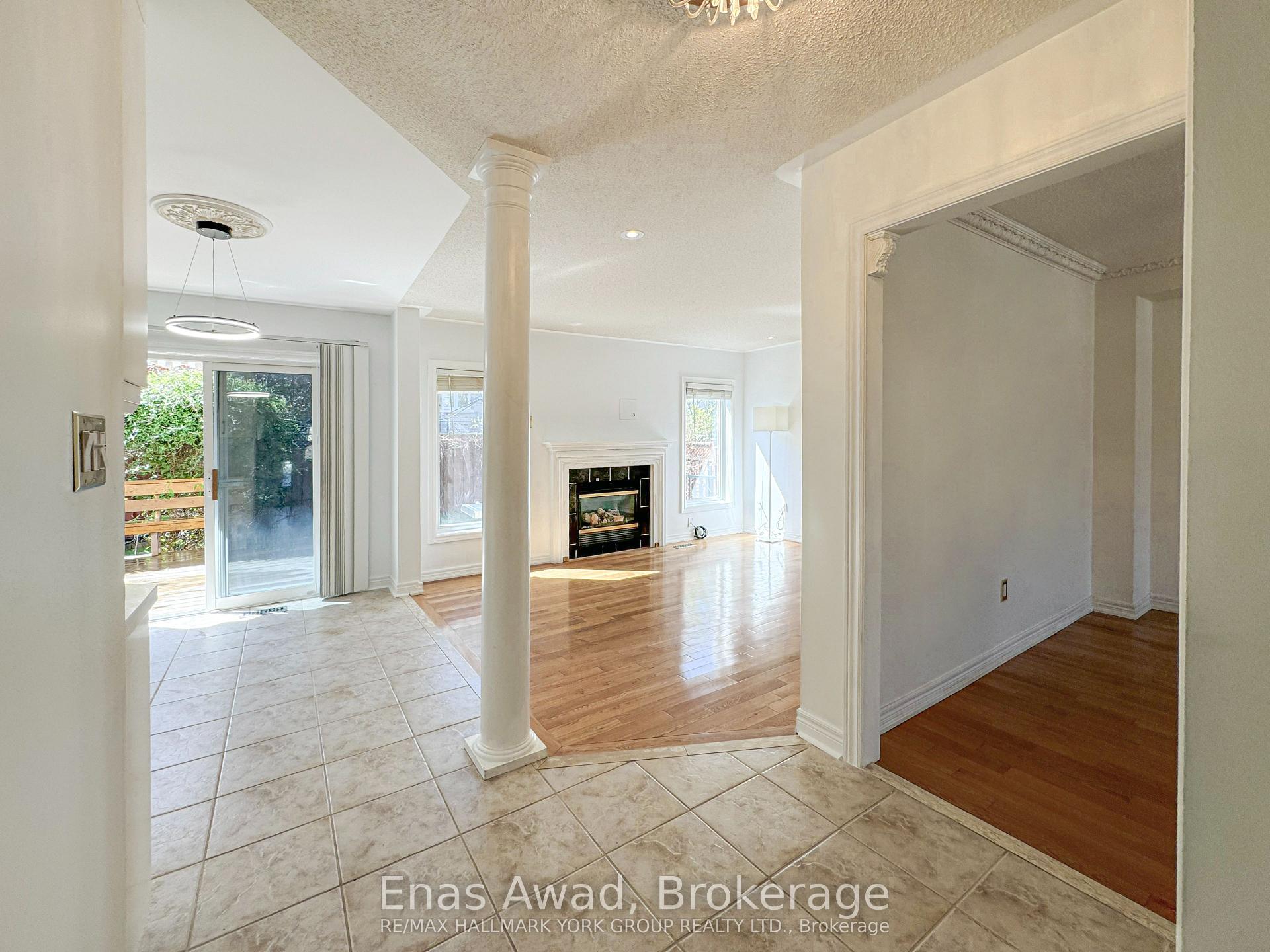 Photo 12 of 11 Kirkvalley Crescent, Aurora, Bayview Wellington — HOMEH