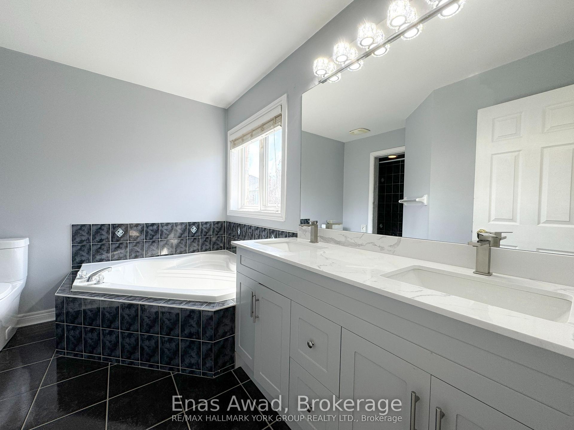 Photo 16 of 11 Kirkvalley Crescent, Aurora, Bayview Wellington — HOMEH