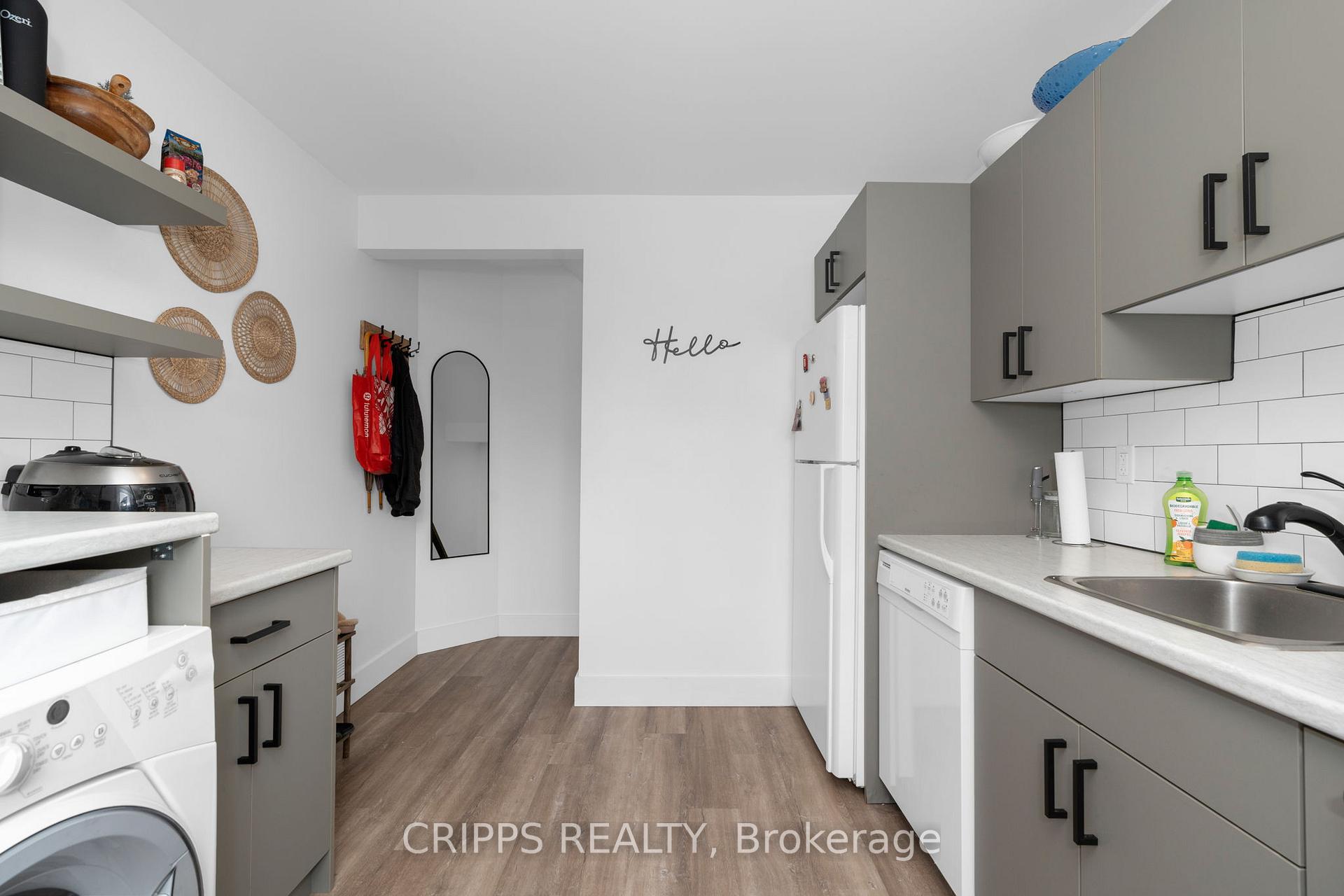 Photo 5 of 332 Browning Trail, Barrie, Letitia Heights — HOMEH