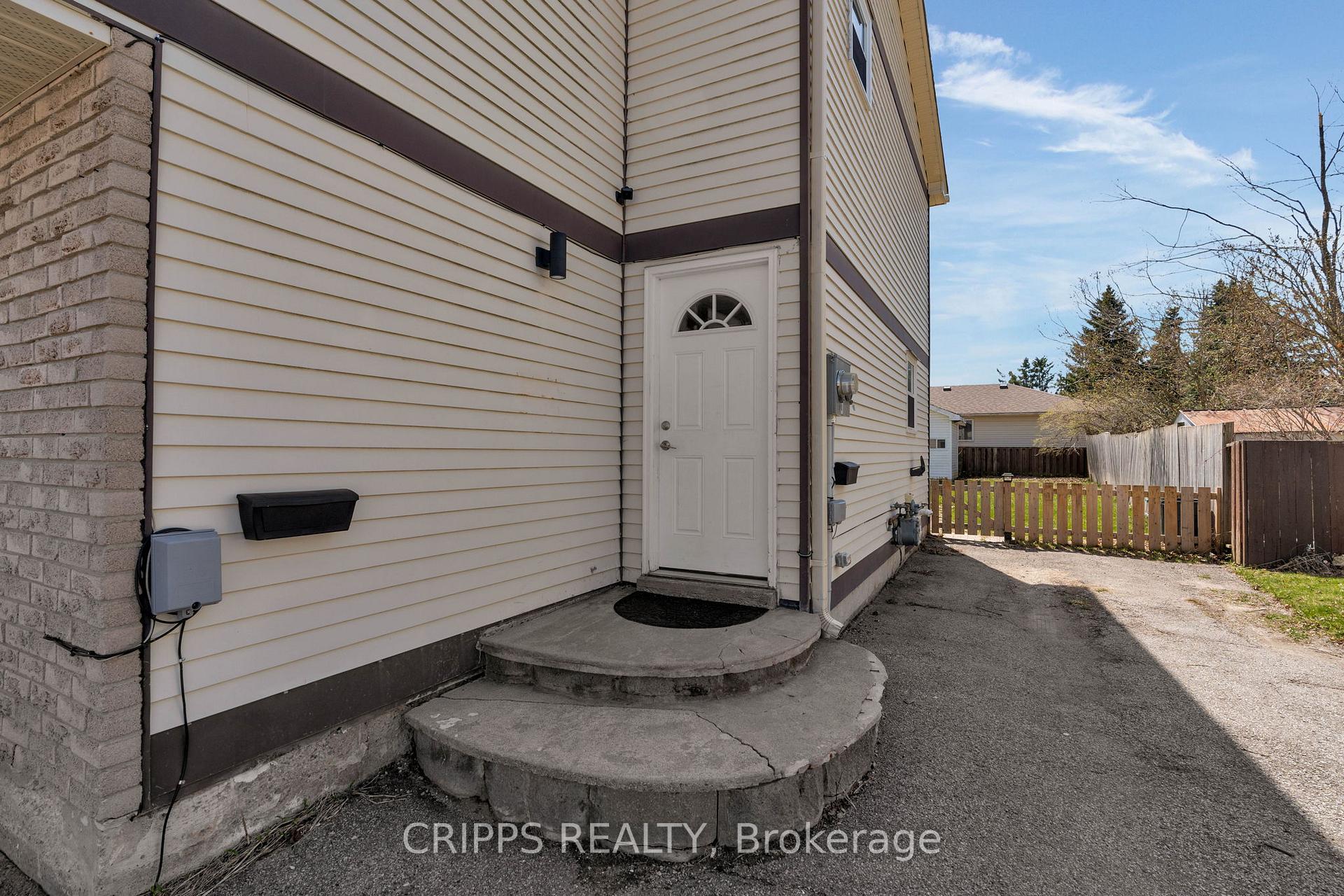 Photo 18 of 332 Browning Trail, Barrie, Letitia Heights — HOMEH