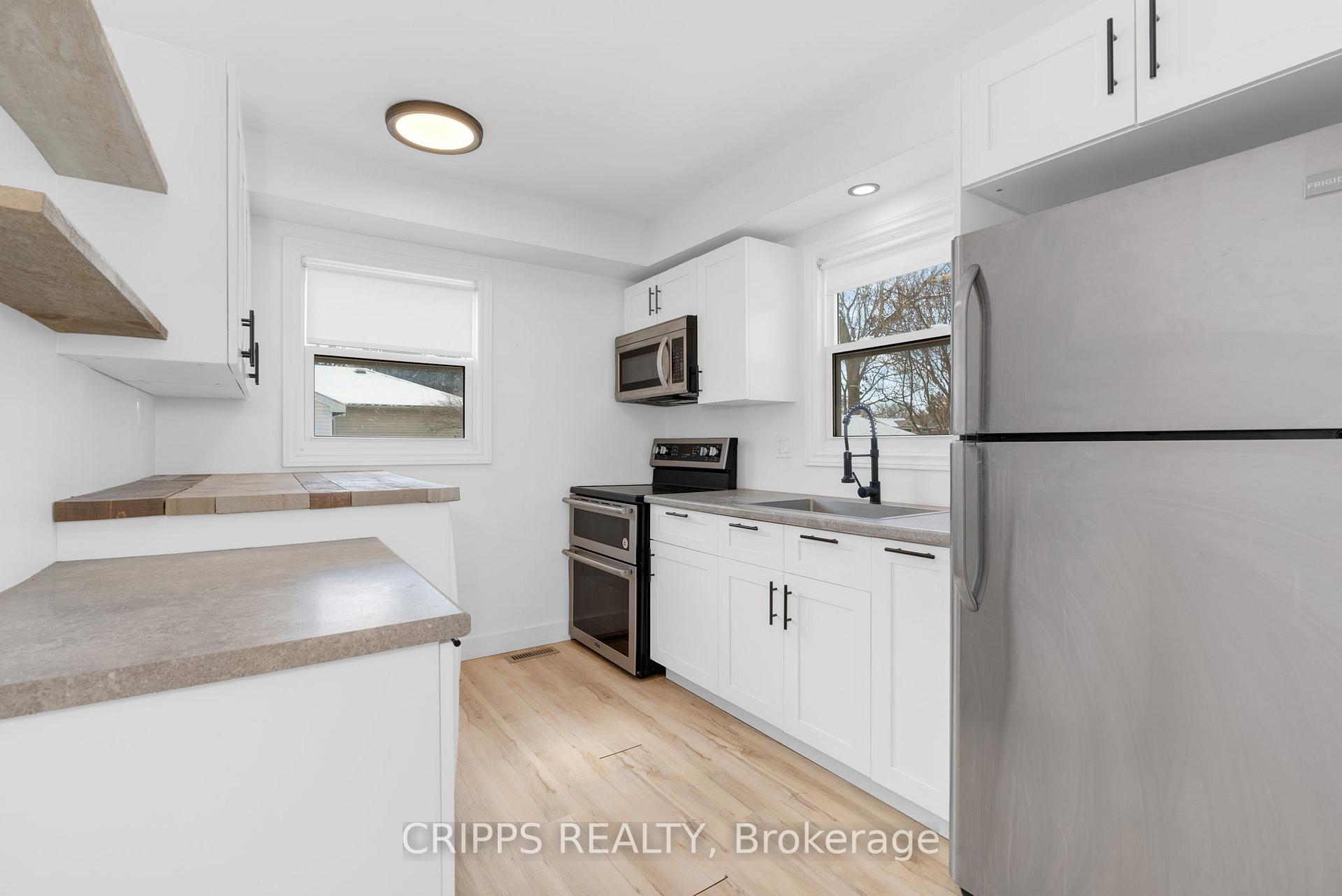 Photo 19 of 332 Browning Trail, Barrie, Letitia Heights — HOMEH