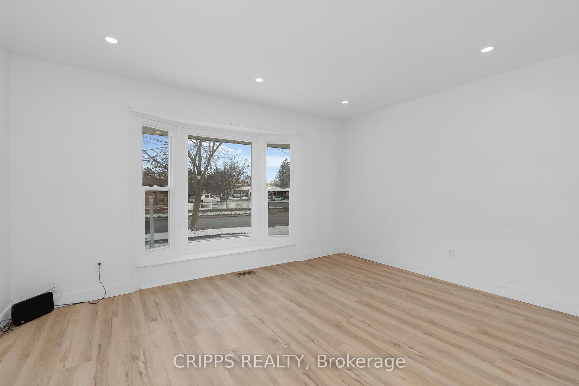 Photo 21 of 332 Browning Trail, Barrie, Letitia Heights — HOMEH