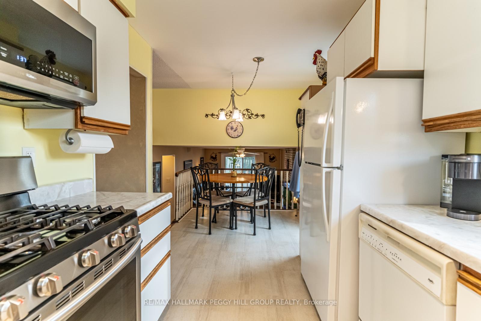 Photo 8 of 31 Little Avenue, Barrie, Allandale Heights — HOMEH