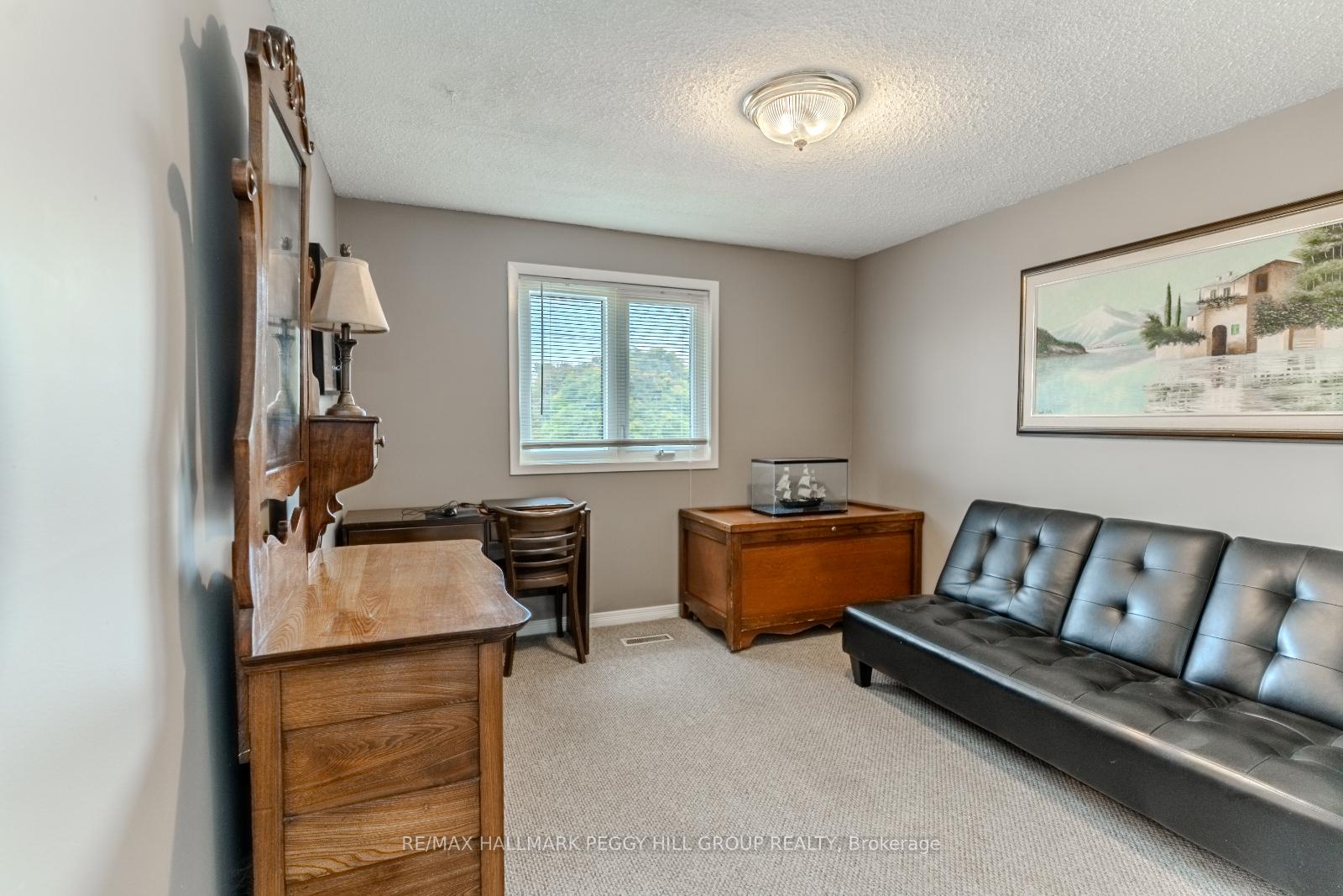 Photo 11 of 31 Little Avenue, Barrie, Allandale Heights — HOMEH
