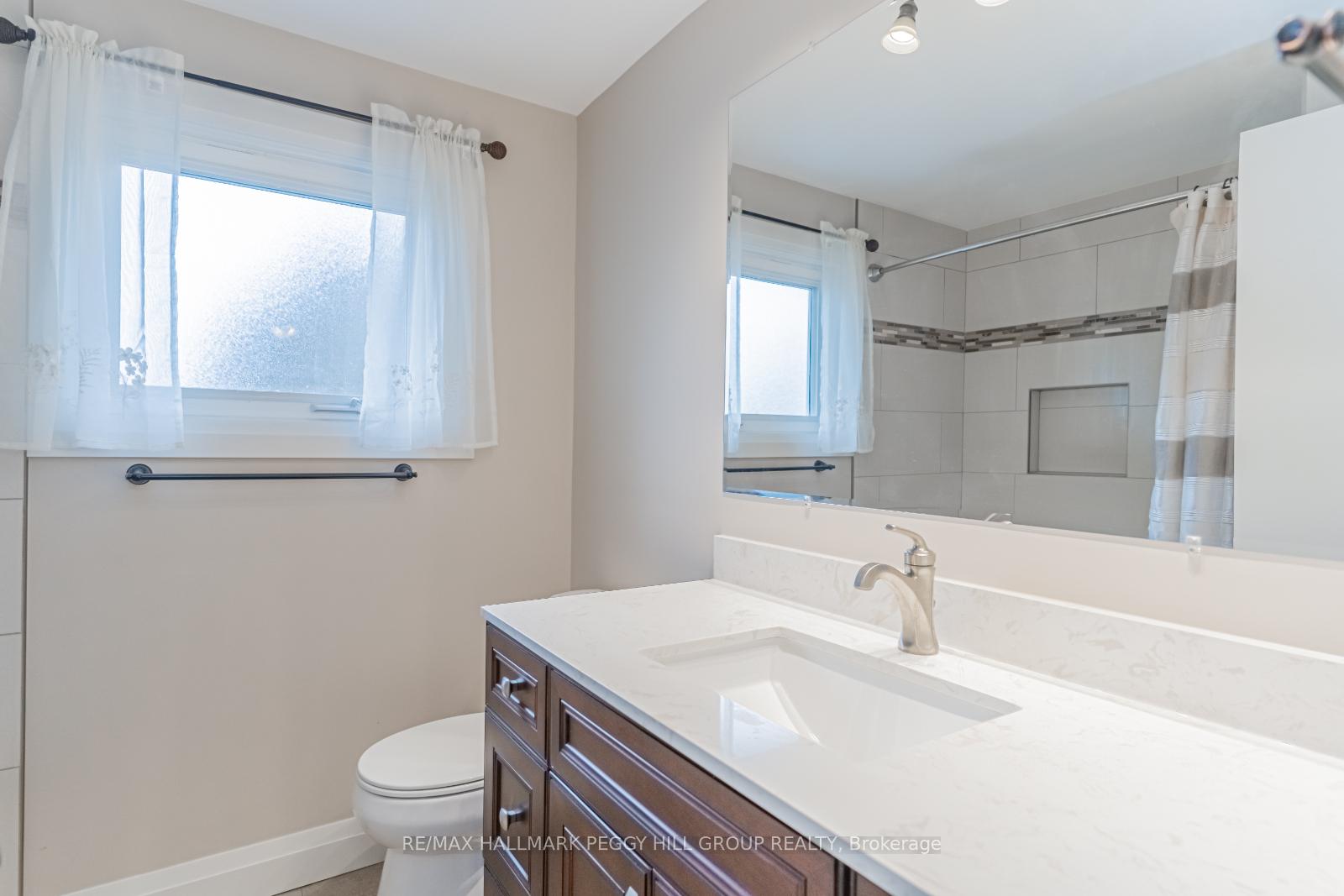 Photo 12 of 31 Little Avenue, Barrie, Allandale Heights — HOMEH