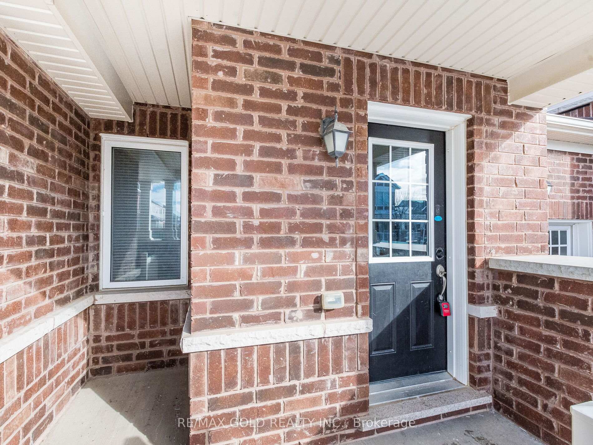 Photo 2 of 86 Donlamont Circle, Brampton, Northwest Brampton — HOMEH