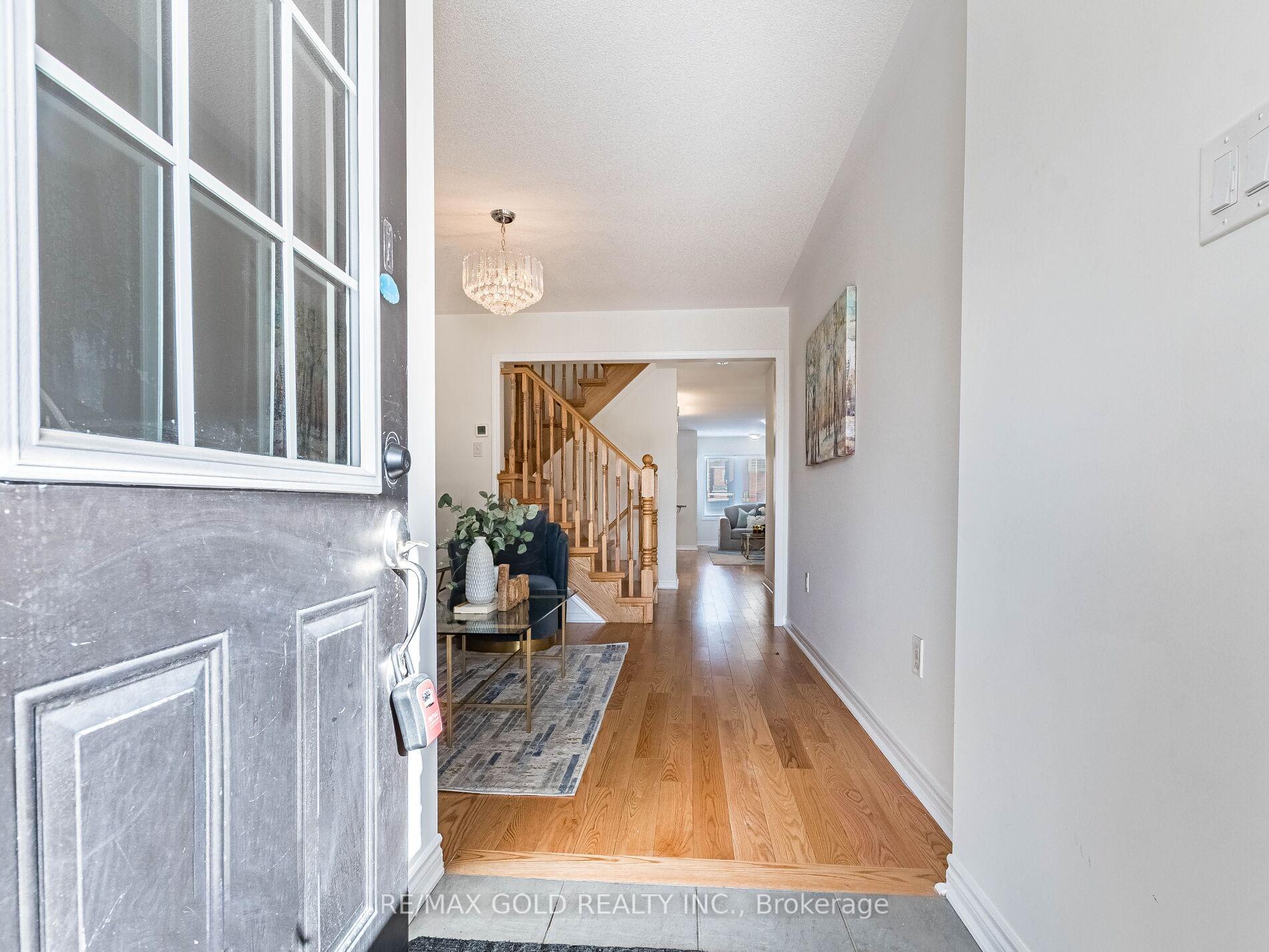 Photo 3 of 86 Donlamont Circle, Brampton, Northwest Brampton — HOMEH