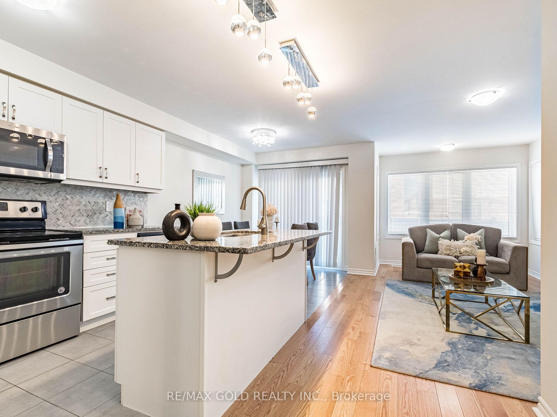 Photo 5 of 86 Donlamont Circle, Brampton, Northwest Brampton — HOMEH