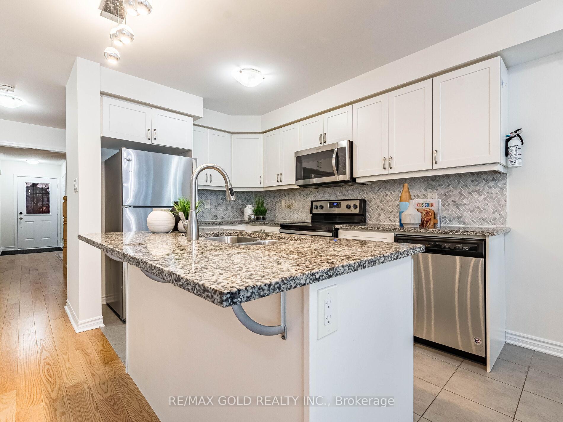 Photo 13 of 86 Donlamont Circle, Brampton, Northwest Brampton — HOMEH