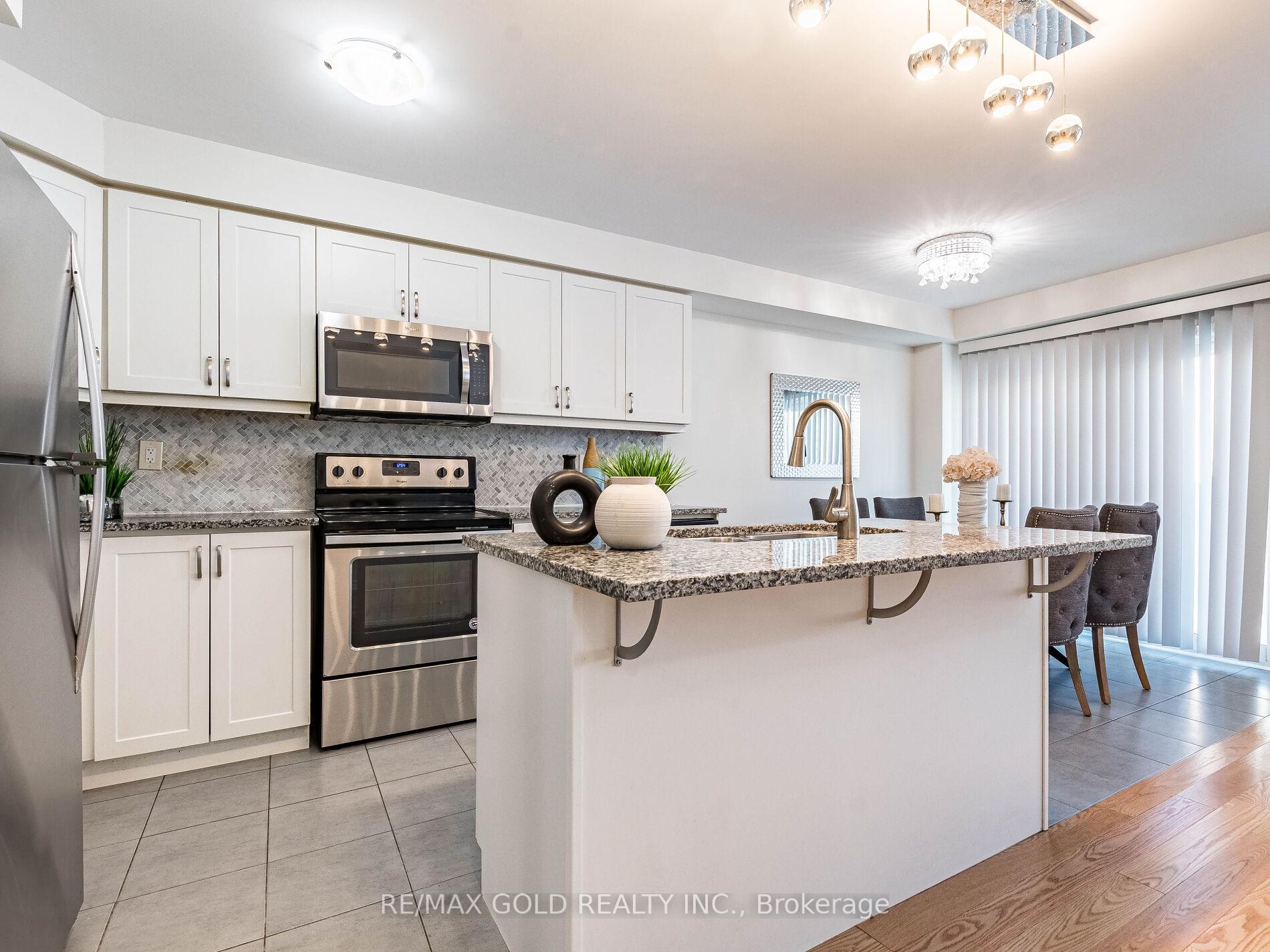Photo 15 of 86 Donlamont Circle, Brampton, Northwest Brampton — HOMEH