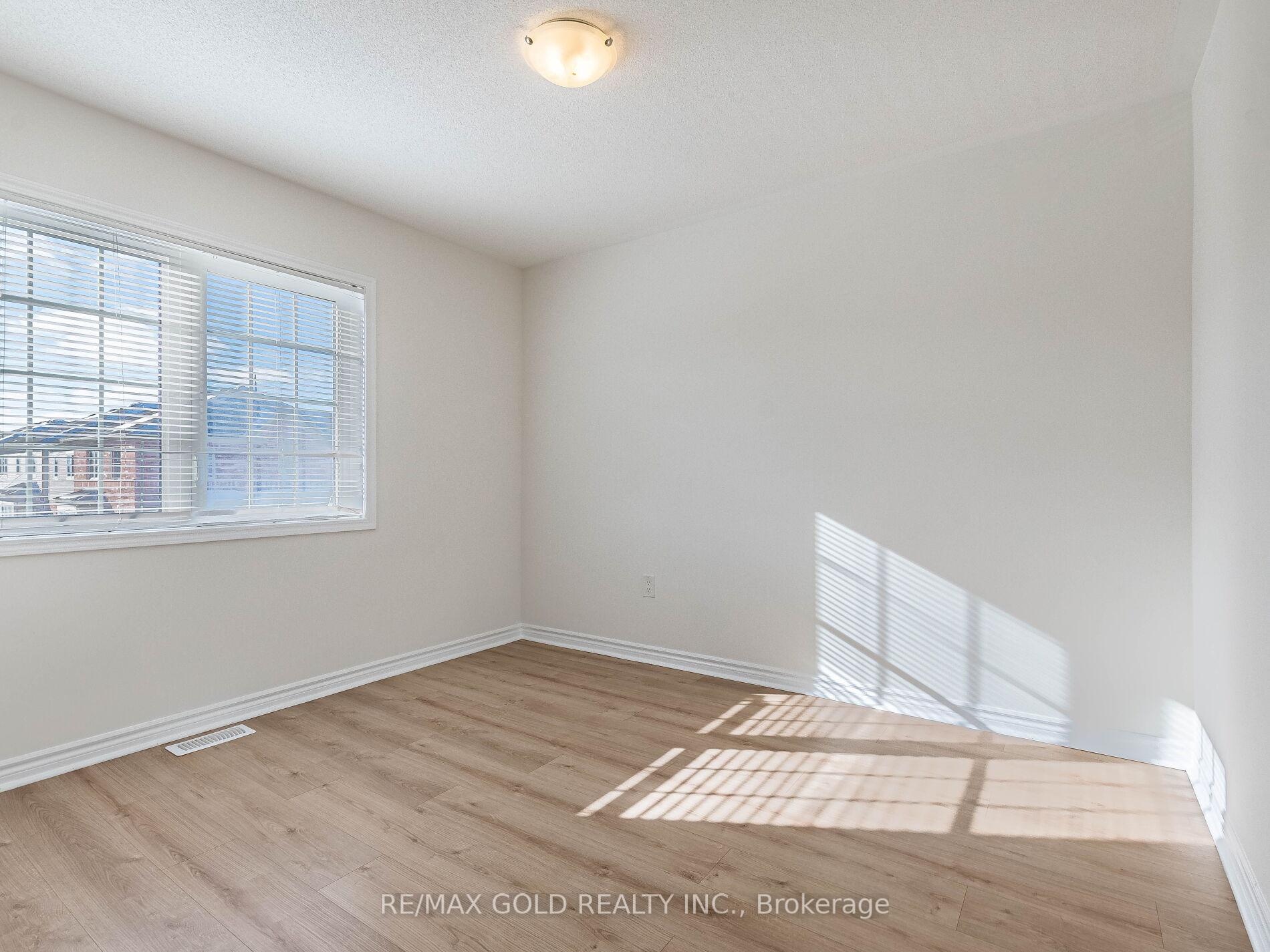 Photo 22 of 86 Donlamont Circle, Brampton, Northwest Brampton — HOMEH