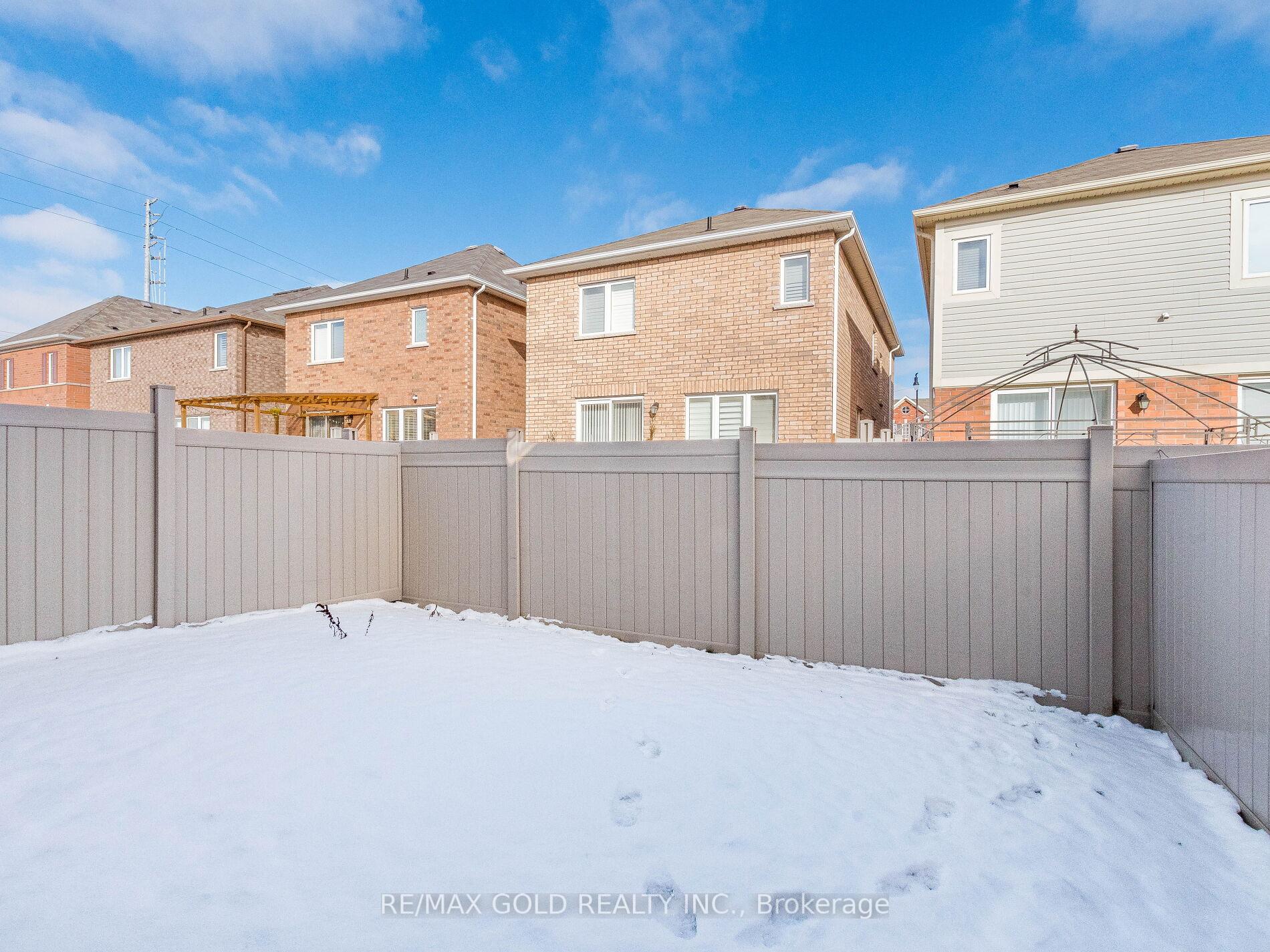 Photo 27 of 86 Donlamont Circle, Brampton, Northwest Brampton — HOMEH