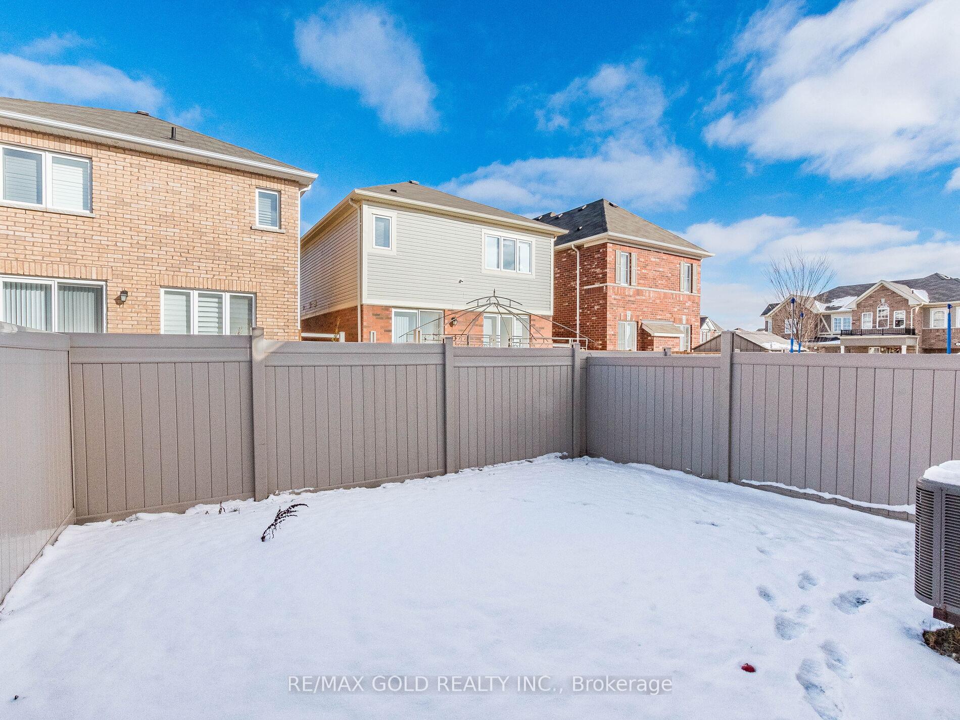 Photo 28 of 86 Donlamont Circle, Brampton, Northwest Brampton — HOMEH