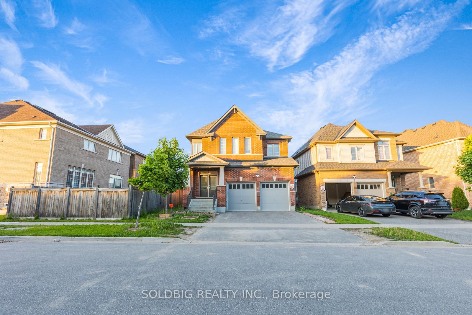 Front of 2425 Dress Circle Crescent