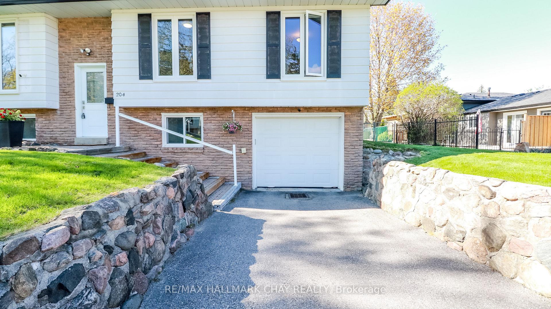 Photo 7 of 204 Cherry Court, Barrie, Bayshore — HOMEH