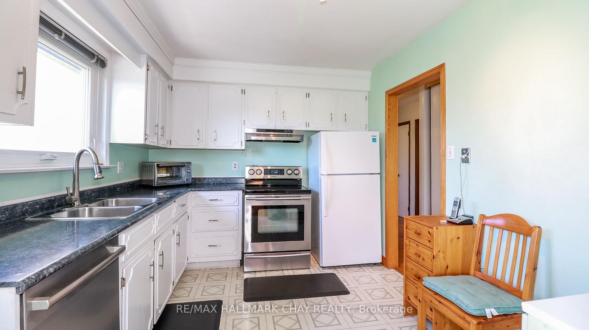 Photo 15 of 204 Cherry Court, Barrie, Bayshore — HOMEH