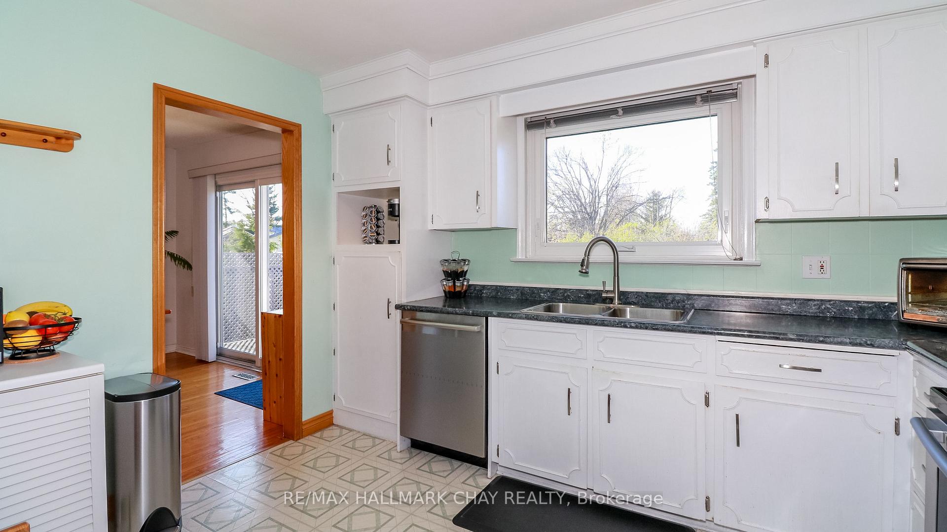 Photo 16 of 204 Cherry Court, Barrie, Bayshore — HOMEH