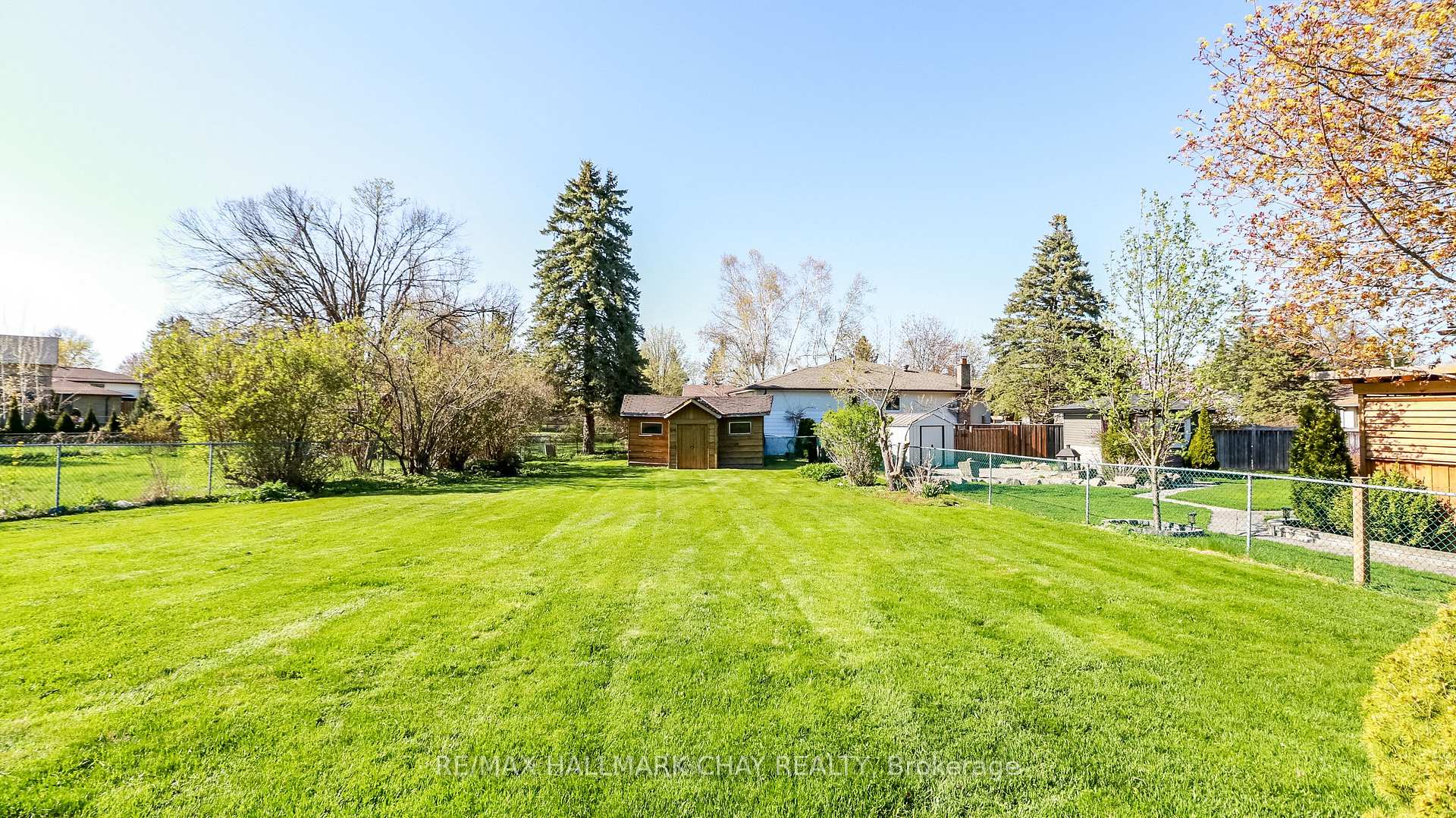 Photo 35 of 204 Cherry Court, Barrie, Bayshore — HOMEH