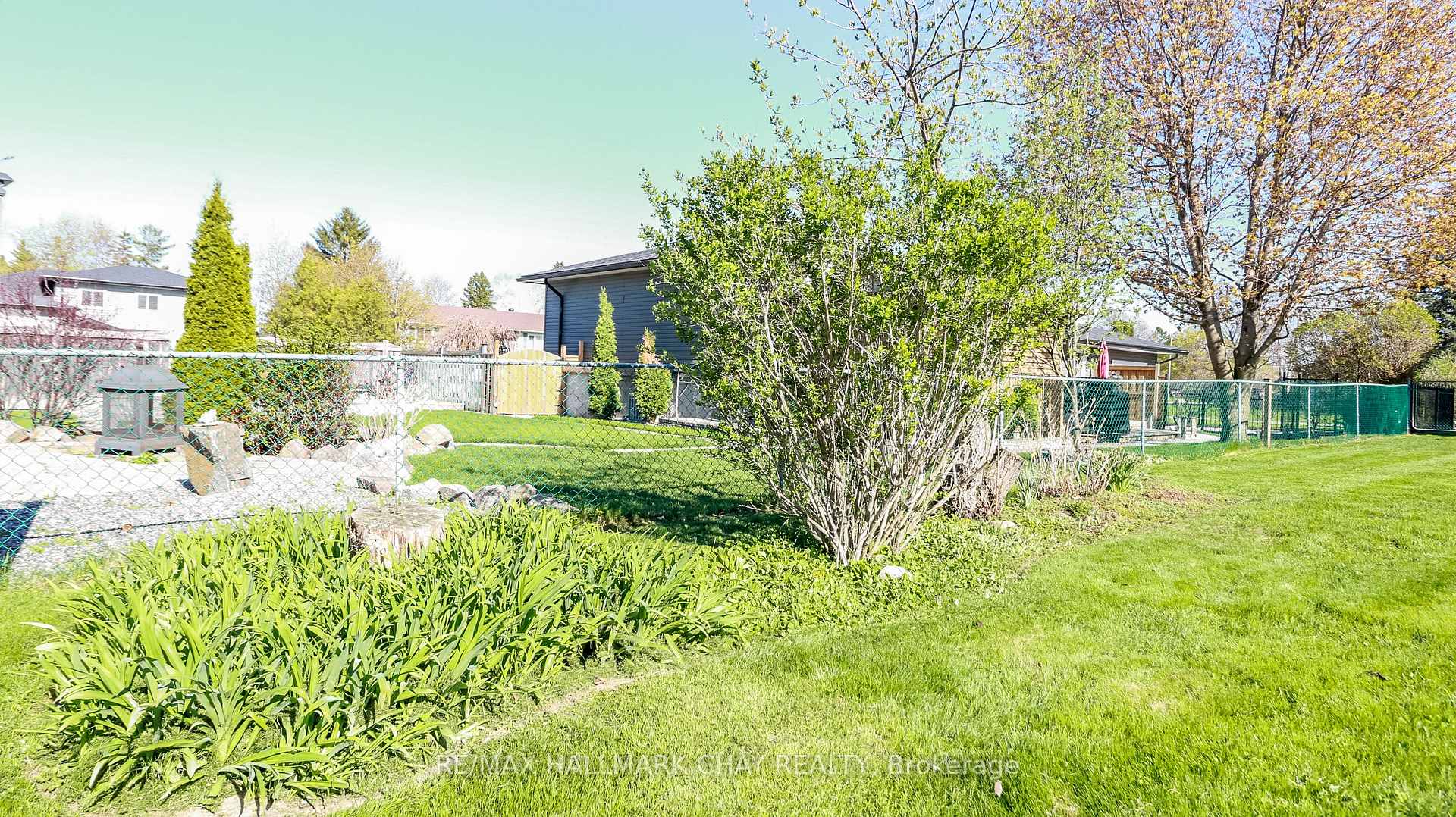 Photo 38 of 204 Cherry Court, Barrie, Bayshore — HOMEH