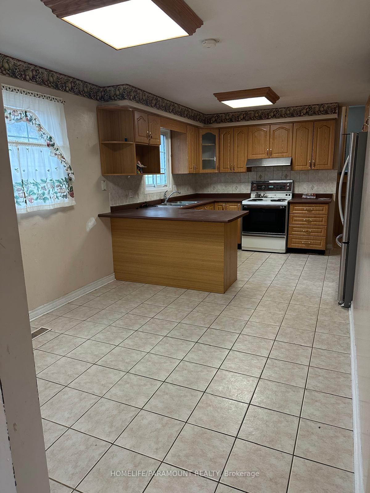 Photo 4 of Unit Front unit, 151 Morton Way, Brampton, Fletcher's West — HOMEH