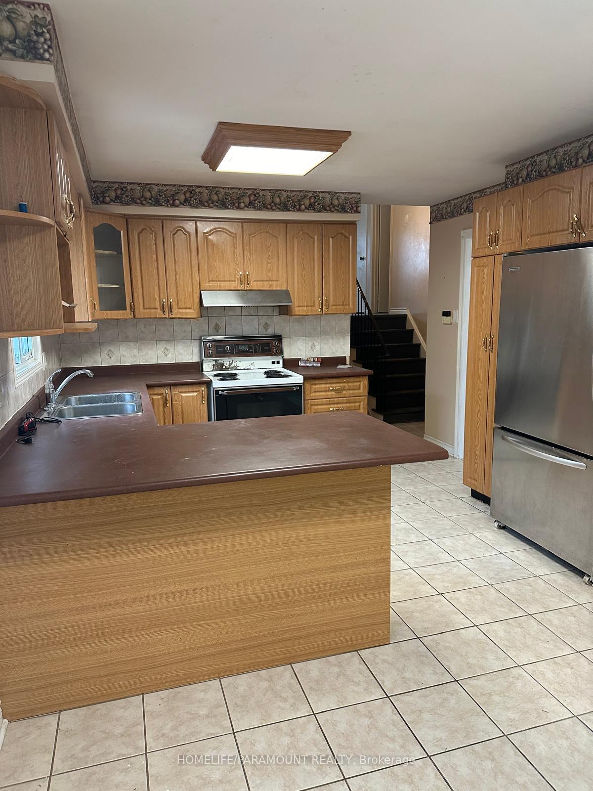 Photo 7 of Unit Front unit, 151 Morton Way, Brampton, Fletcher's West — HOMEH
