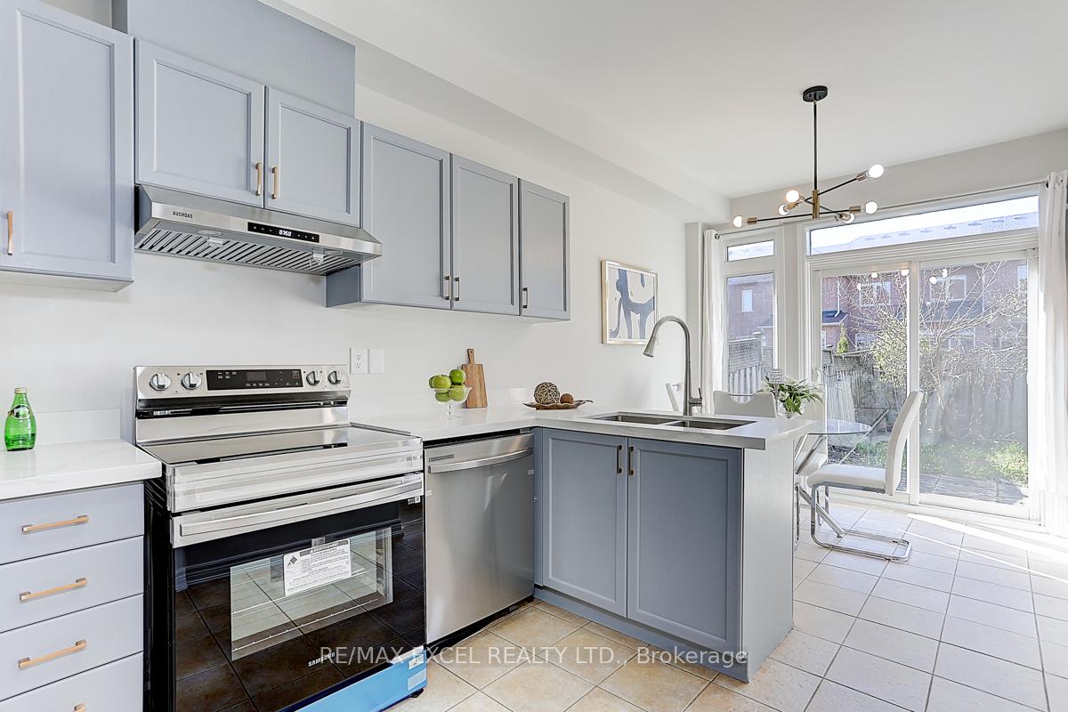 Photo 13 of 6 Coco Avenue, Richmond Hill, Rouge Woods — HOMEH