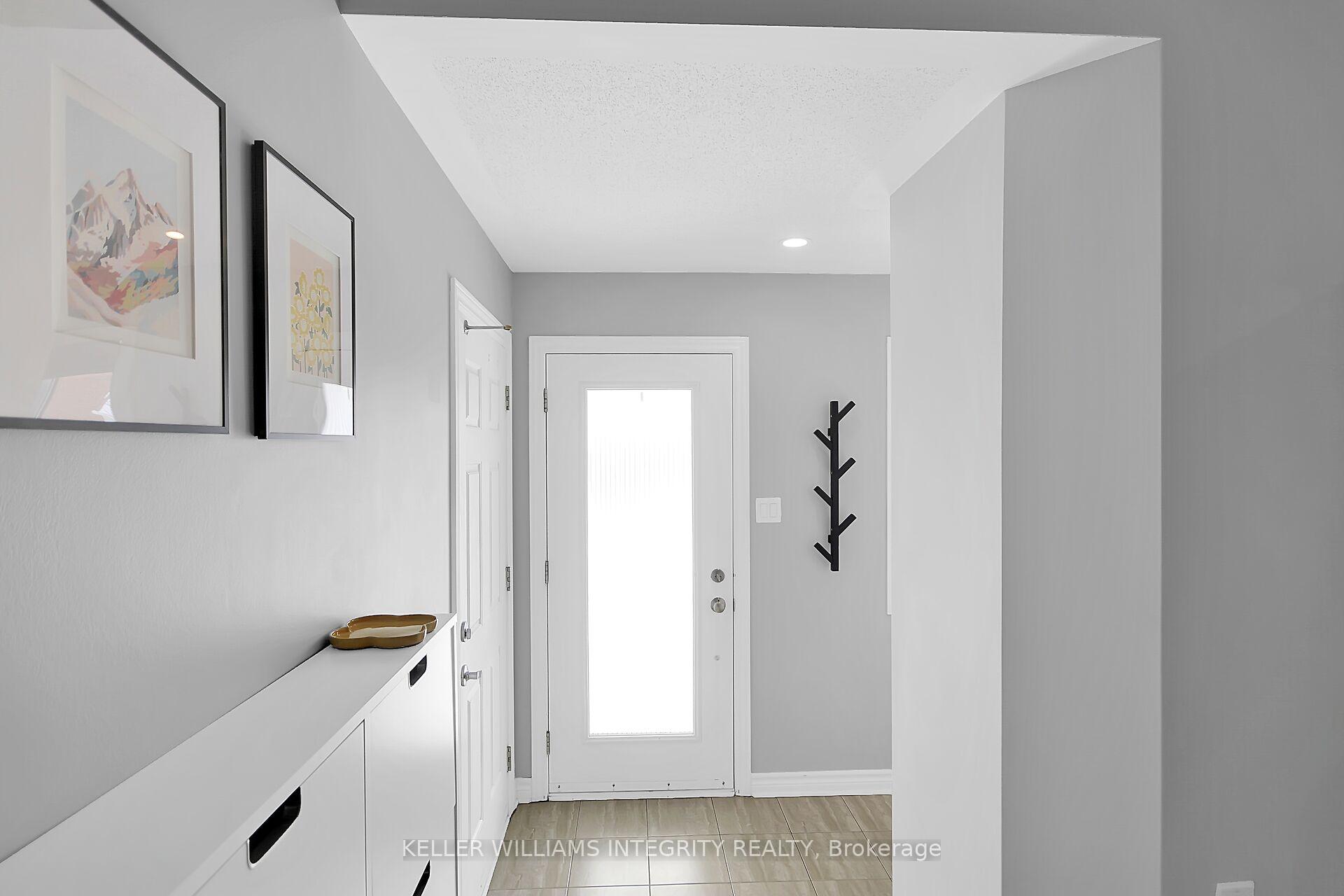 Photo 3 of 384 Balinroan Crescent, Ottawa, Barrhaven - Strandherd — HOMEH