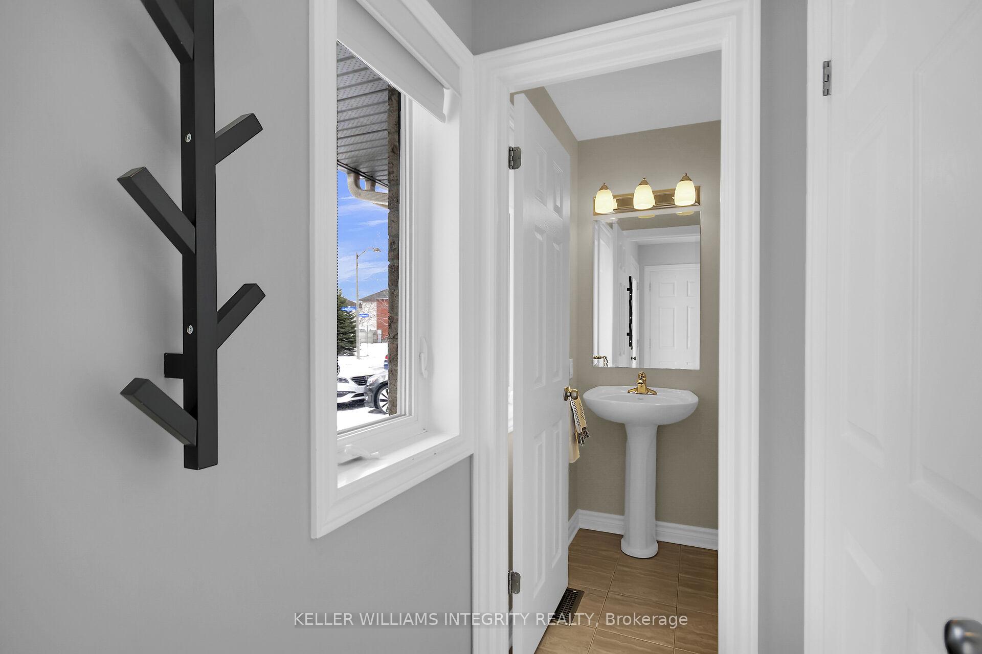 Photo 4 of 384 Balinroan Crescent, Ottawa, Barrhaven - Strandherd — HOMEH