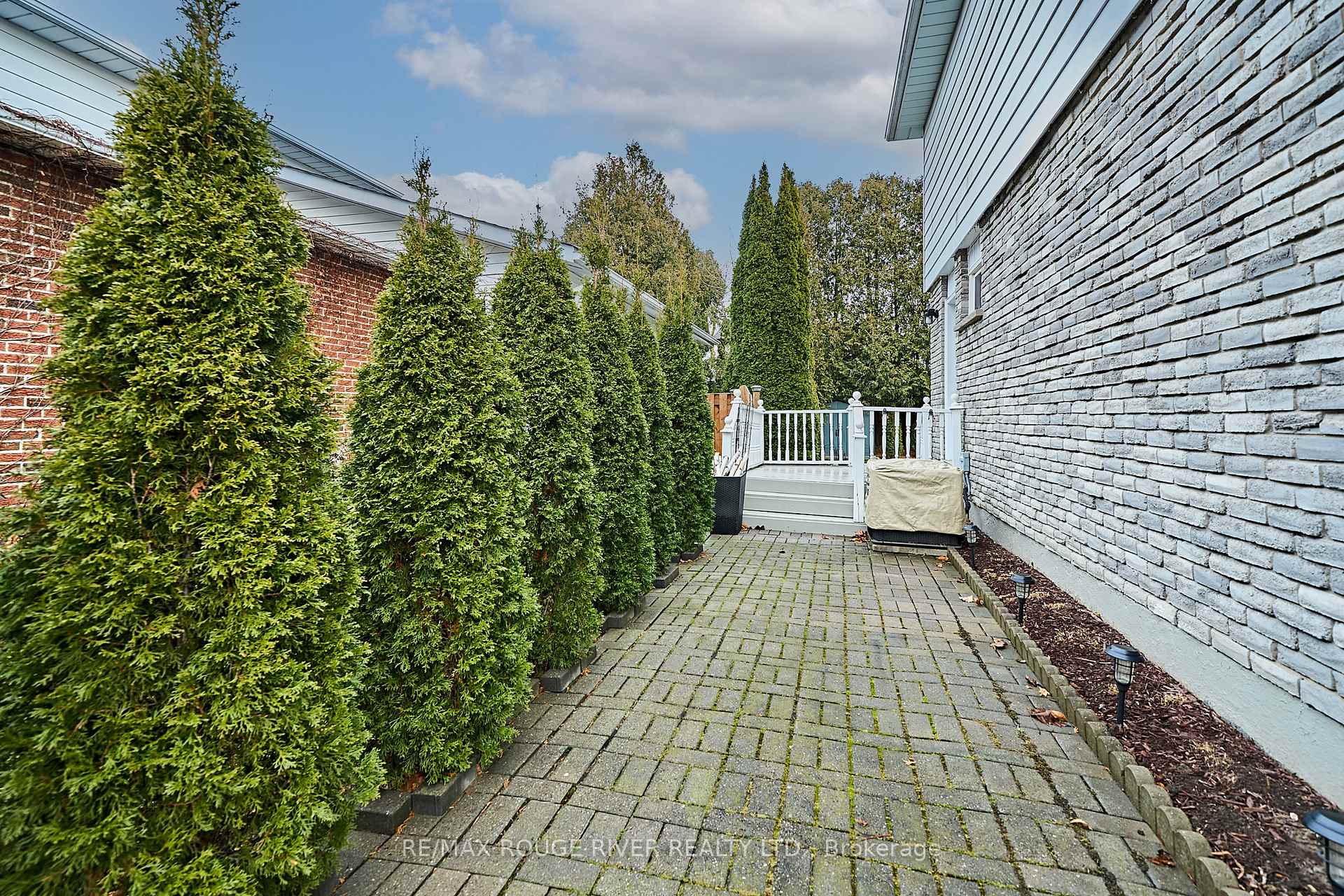 Photo 3 of 463 Lanark Drive, Oshawa, McLaughlin — HOMEH