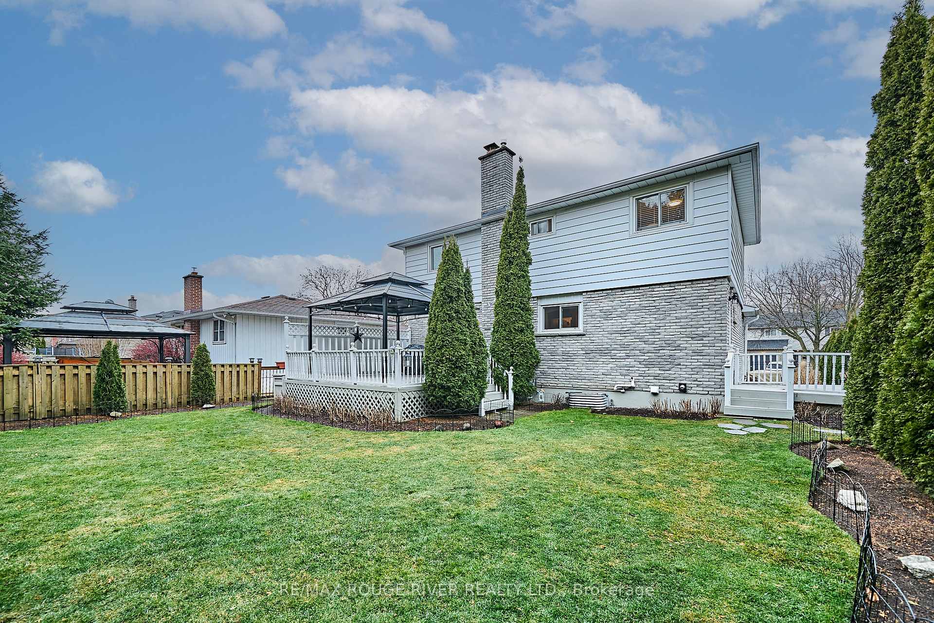 Photo 6 of 463 Lanark Drive, Oshawa, McLaughlin — HOMEH