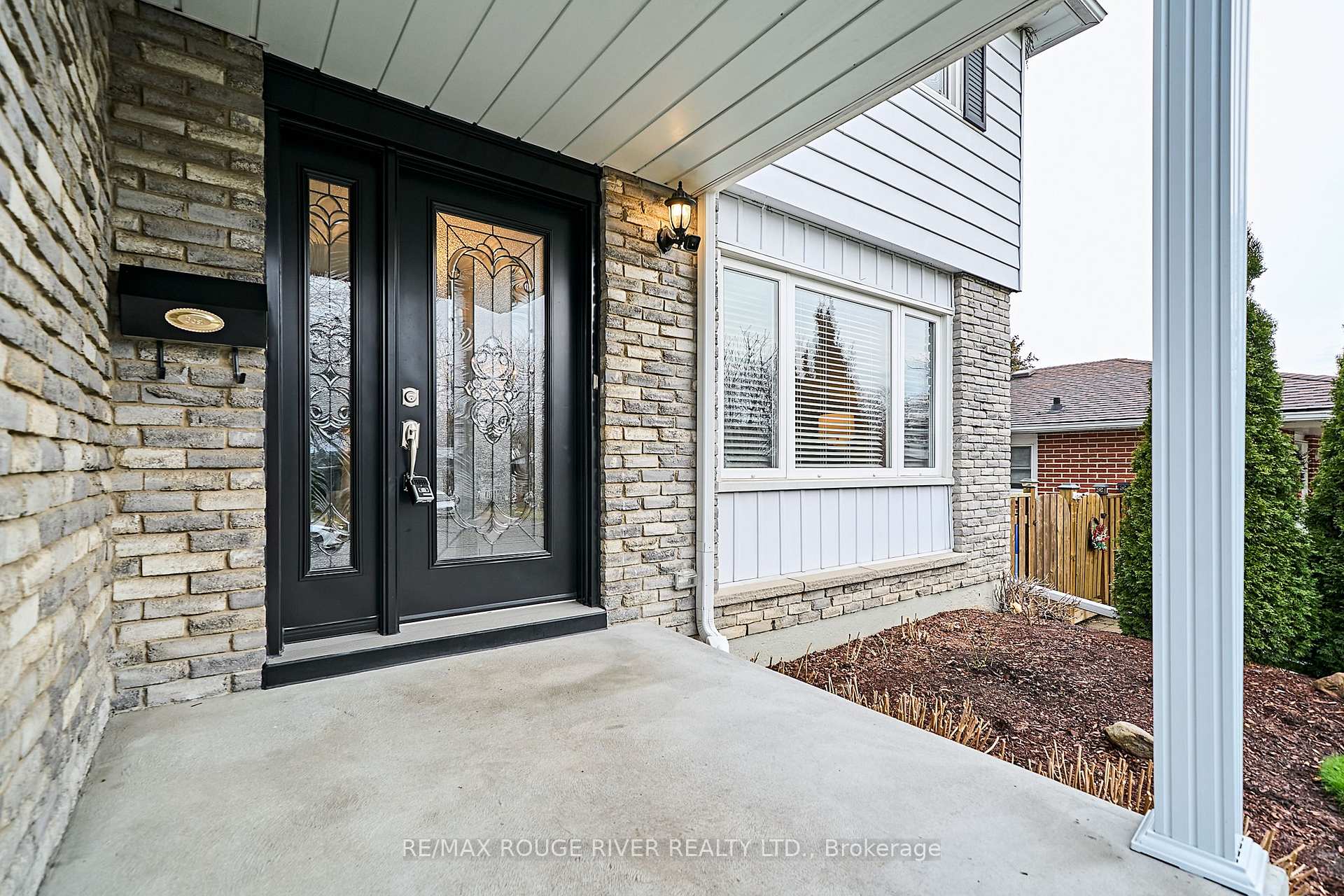 Photo 11 of 463 Lanark Drive, Oshawa, McLaughlin — HOMEH