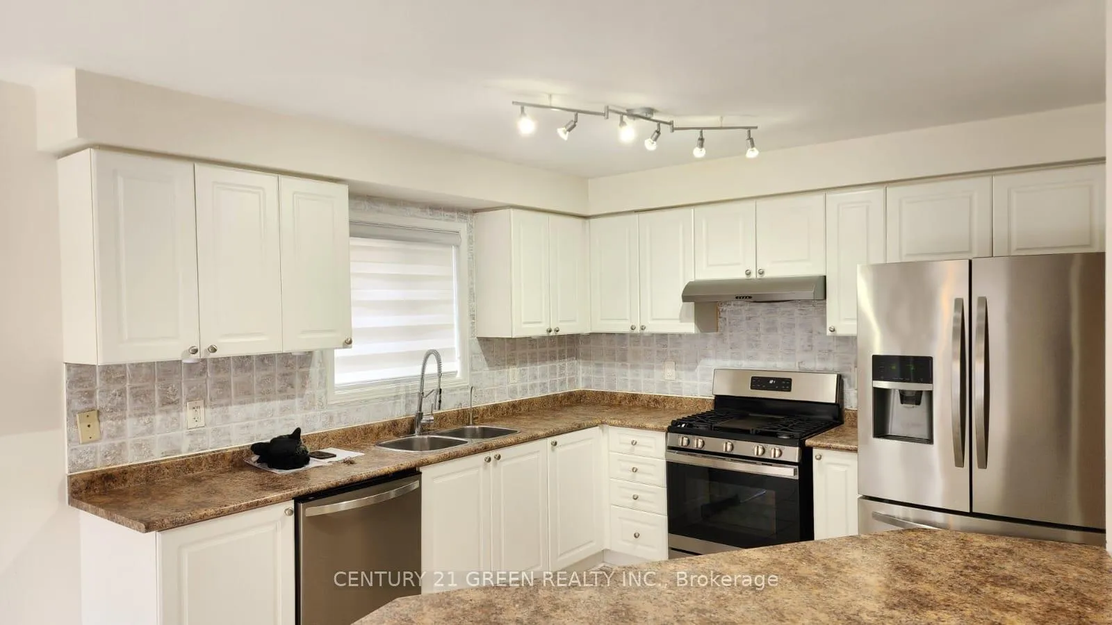 Photo 4 of 125 Fairhill Avenue, Brampton, Fletcher's Meadow — HOMEH