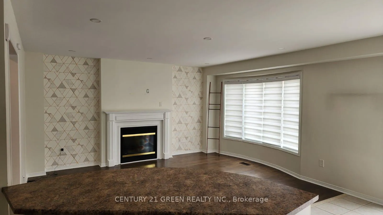 Photo 5 of 125 Fairhill Avenue, Brampton, Fletcher's Meadow — HOMEH