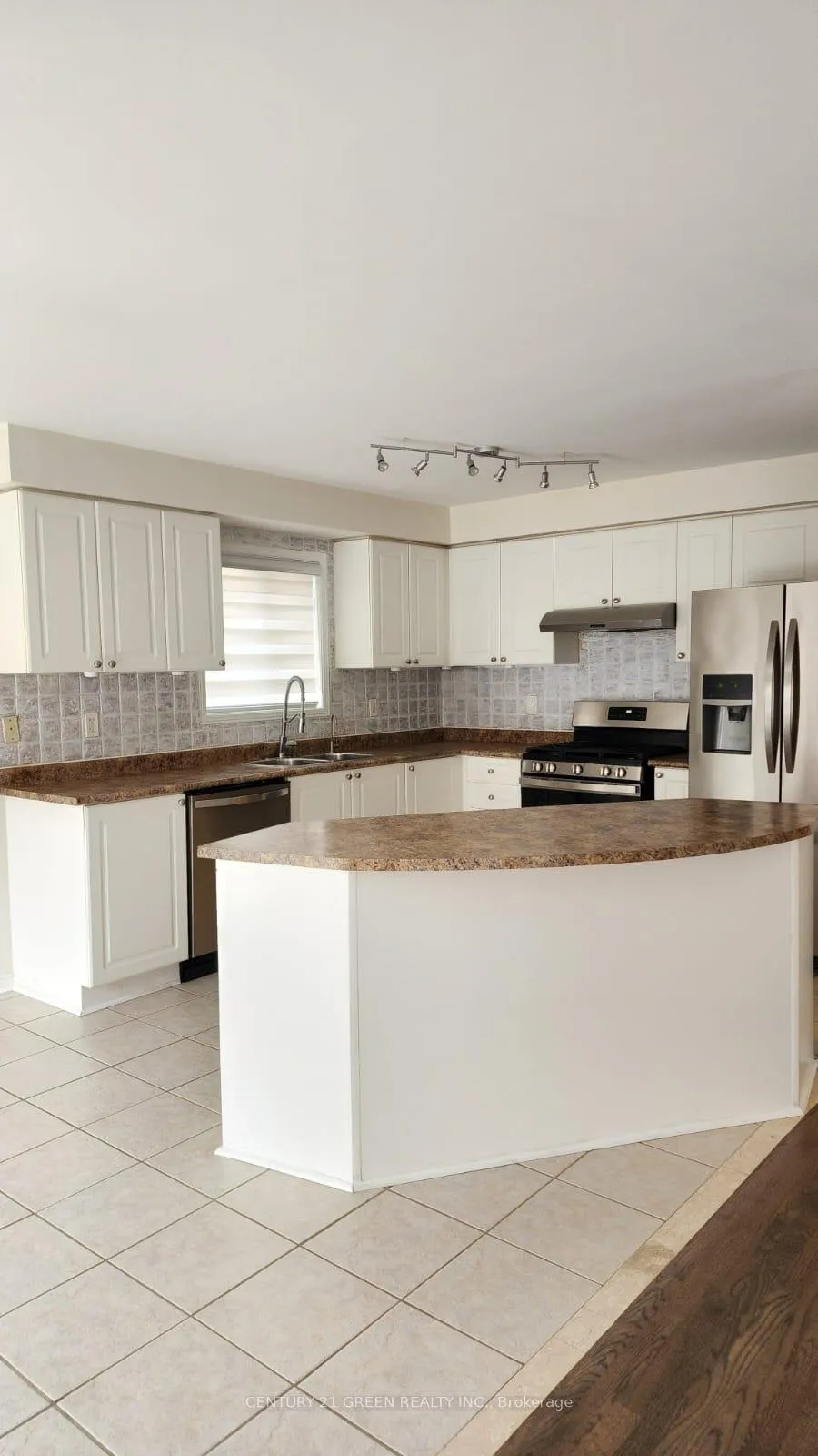 Photo 9 of 125 Fairhill Avenue, Brampton, Fletcher's Meadow — HOMEH