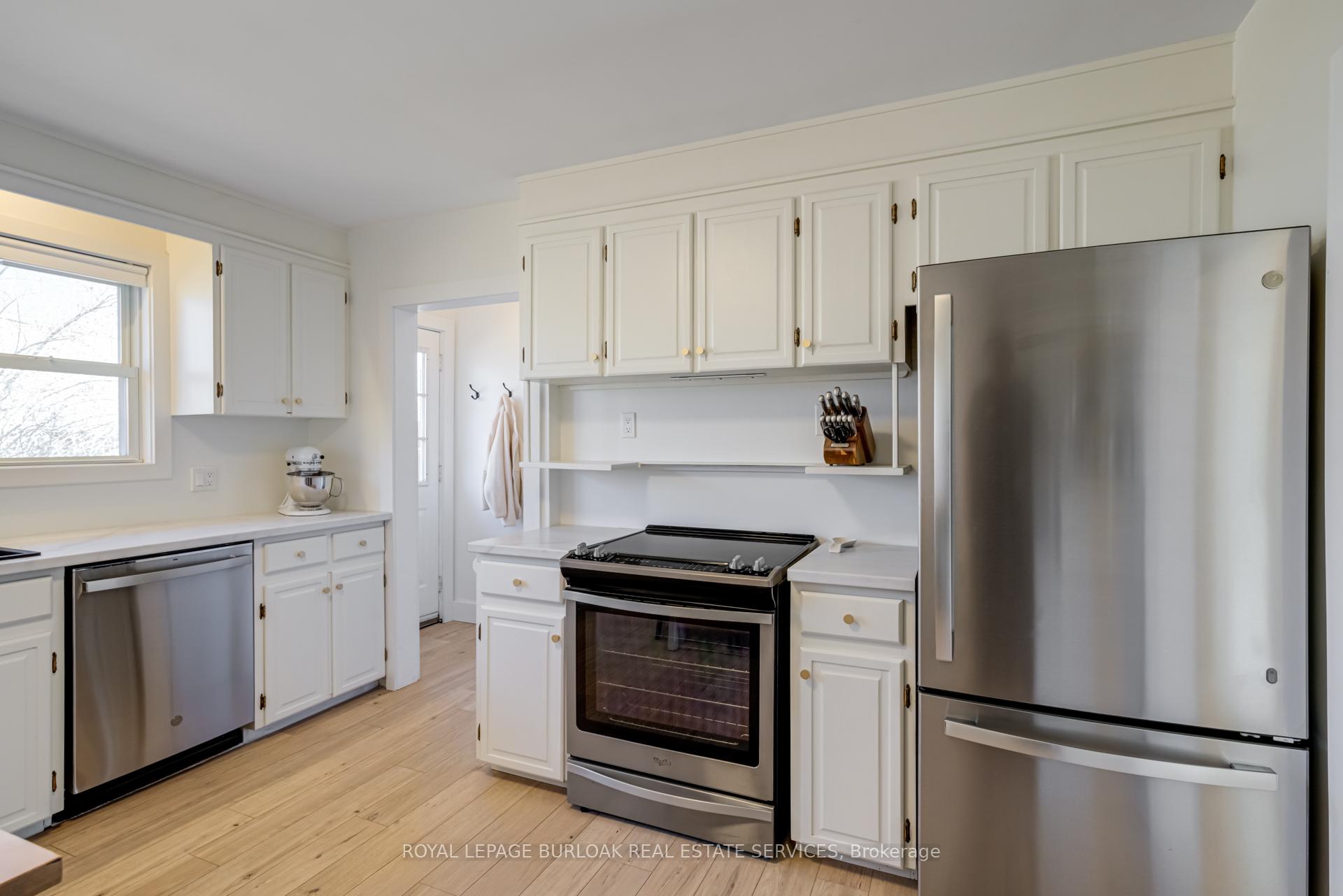 Photo 10 of 417 Dorset Avenue, Burlington, LaSalle — HOMEH