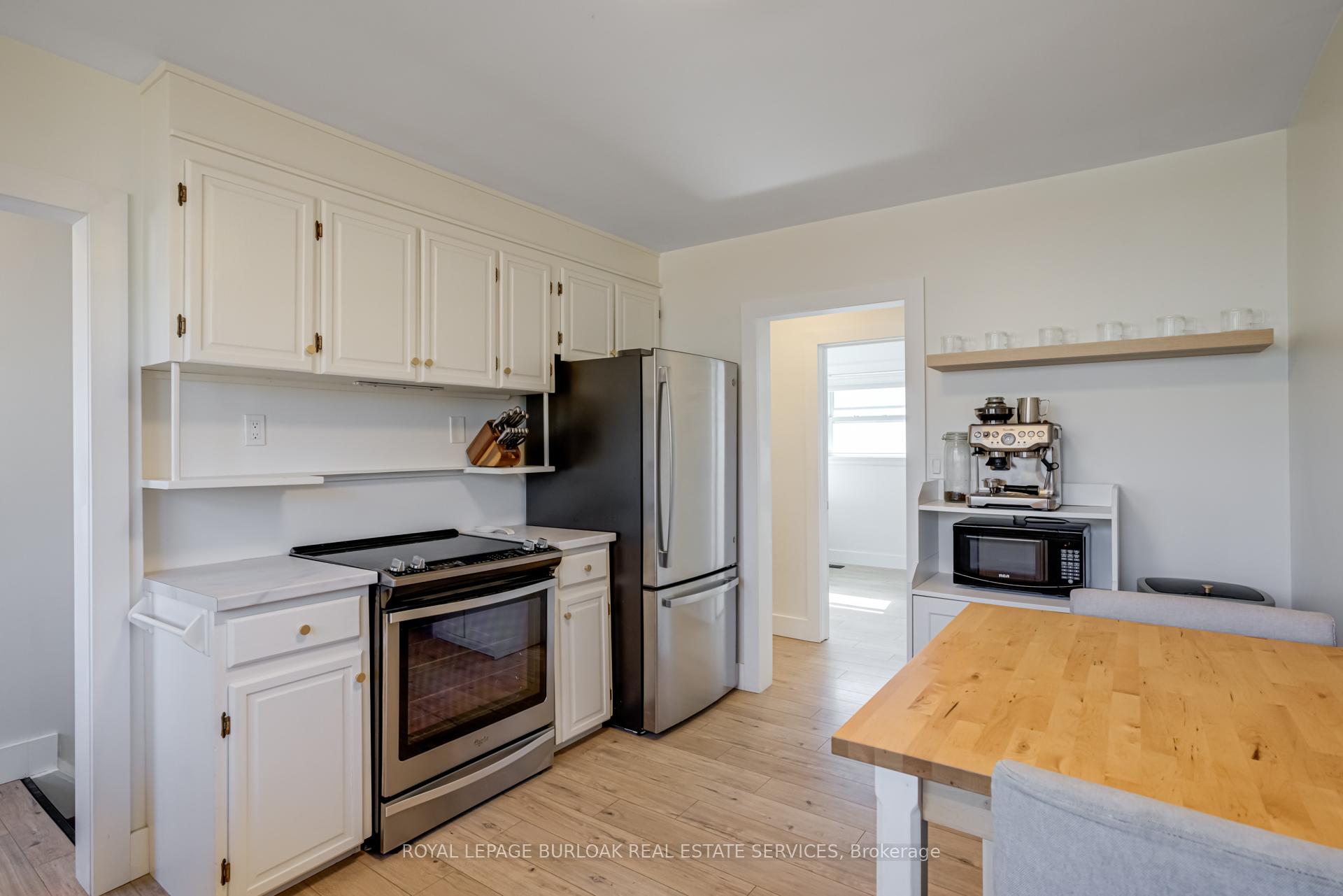 Photo 11 of 417 Dorset Avenue, Burlington, LaSalle — HOMEH