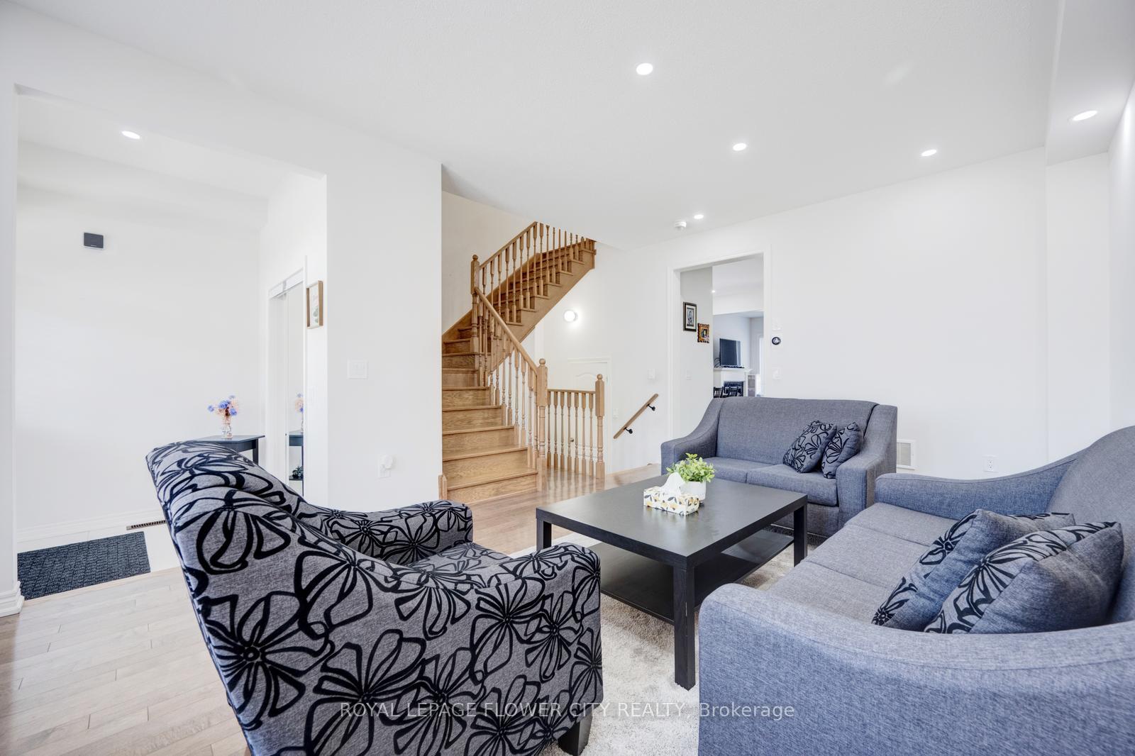 Photo 11 of 79 Yellowknife Road, Brampton, Sandringham-Wellington North — HOMEH